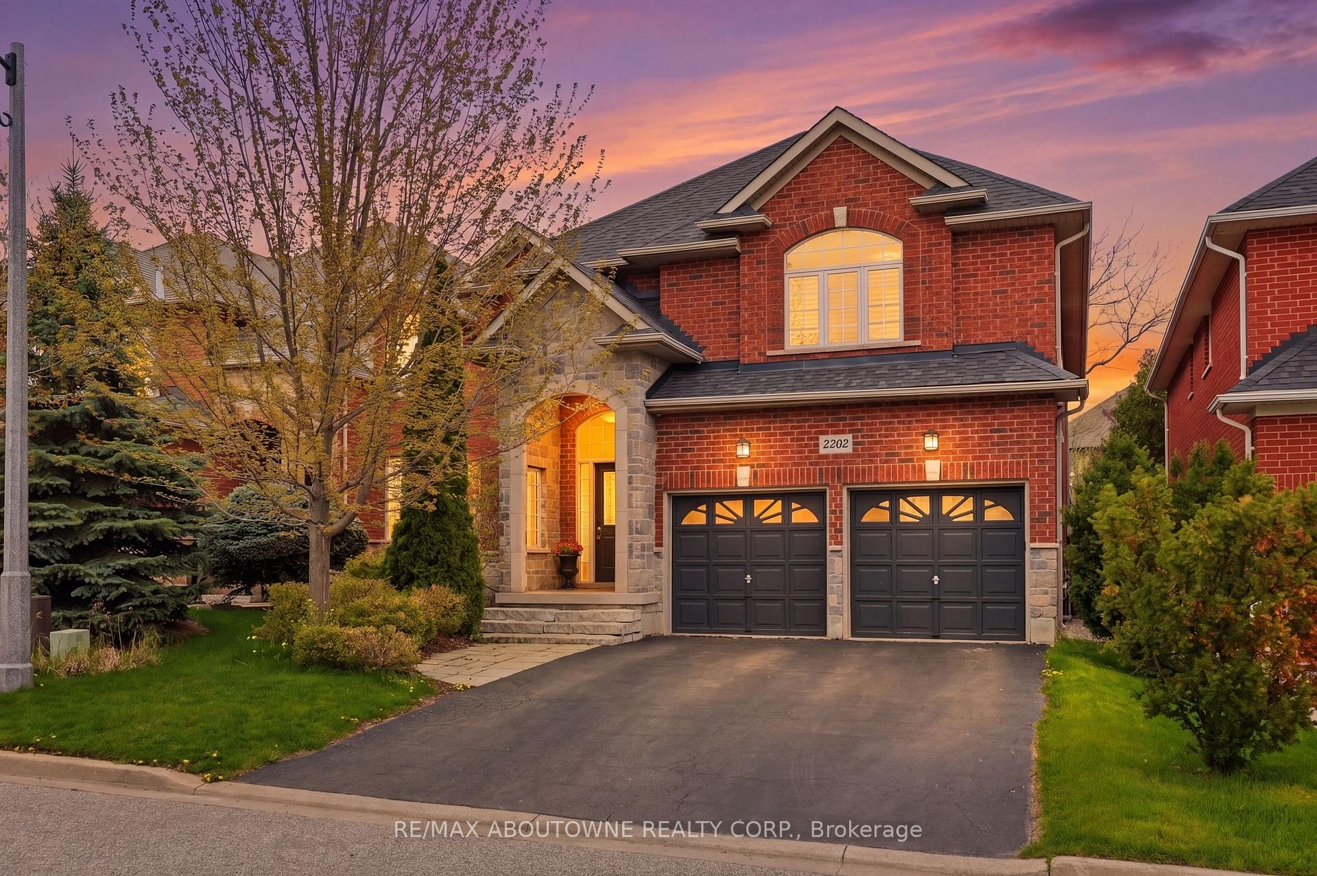 2202 Brookhaven Crescent, Oakville, ON L6M 5B8