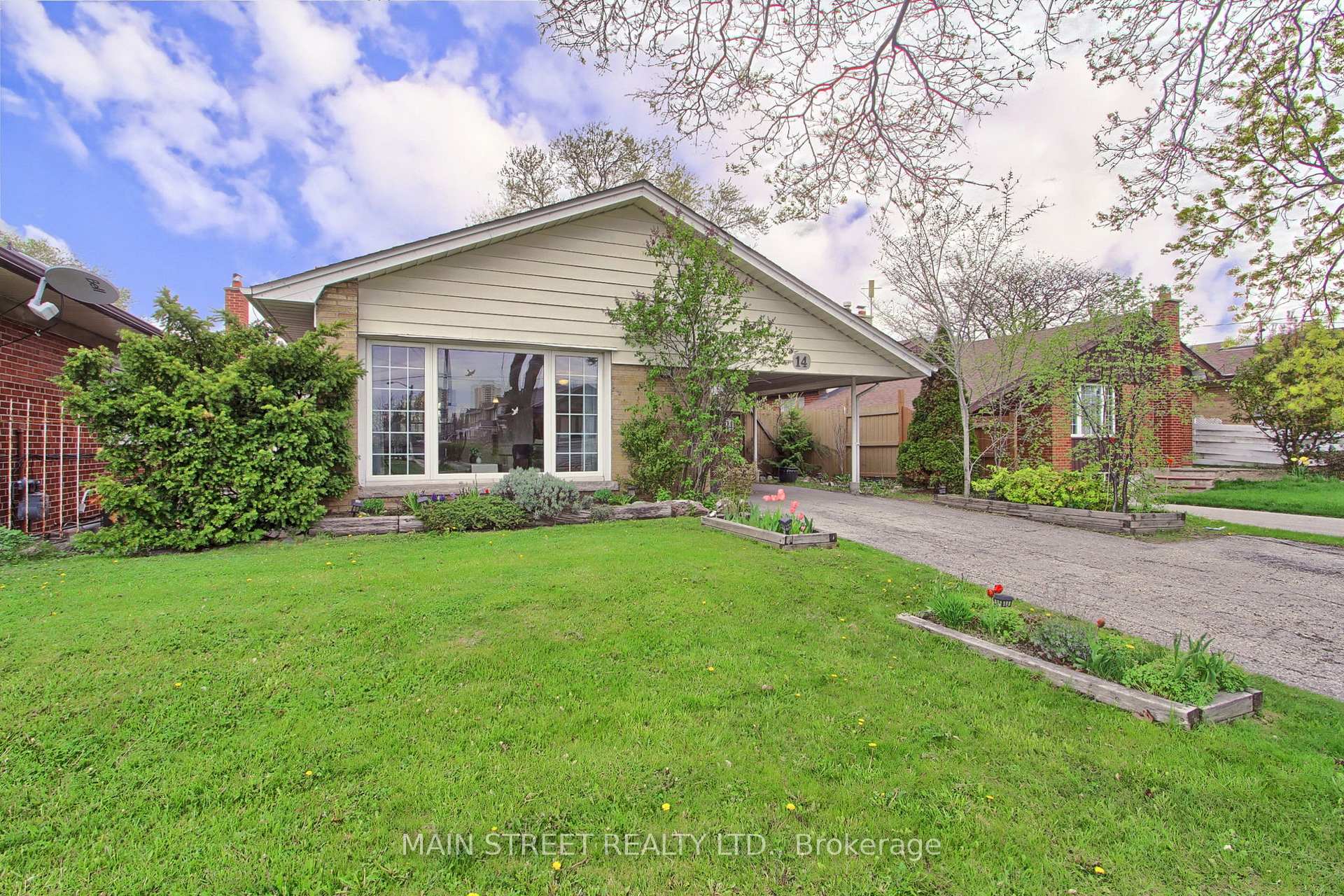 14 Westhampton Drive, Toronto W09 — photo 2 of 5