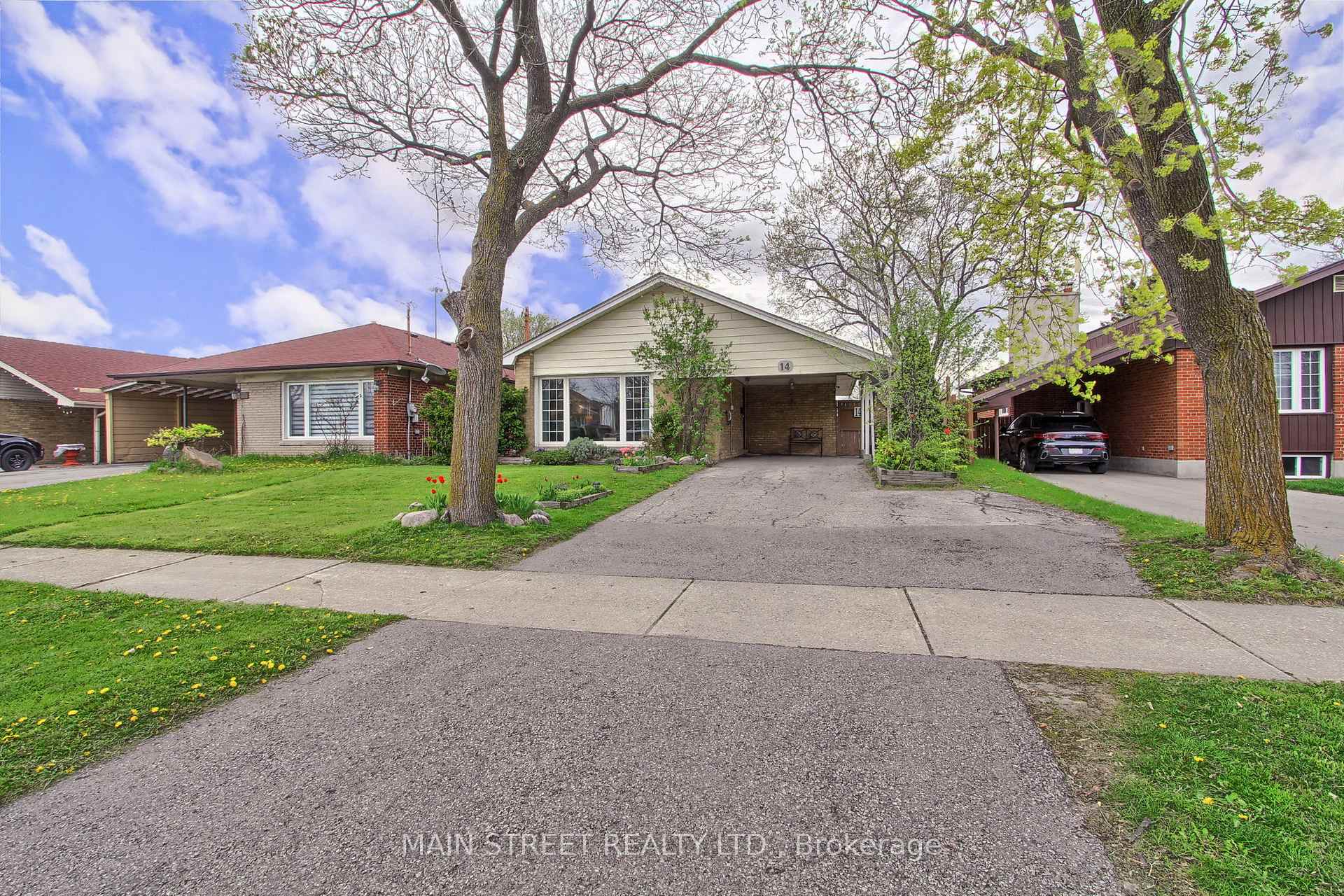 14 Westhampton Drive, Toronto W09 — photo 3 of 5