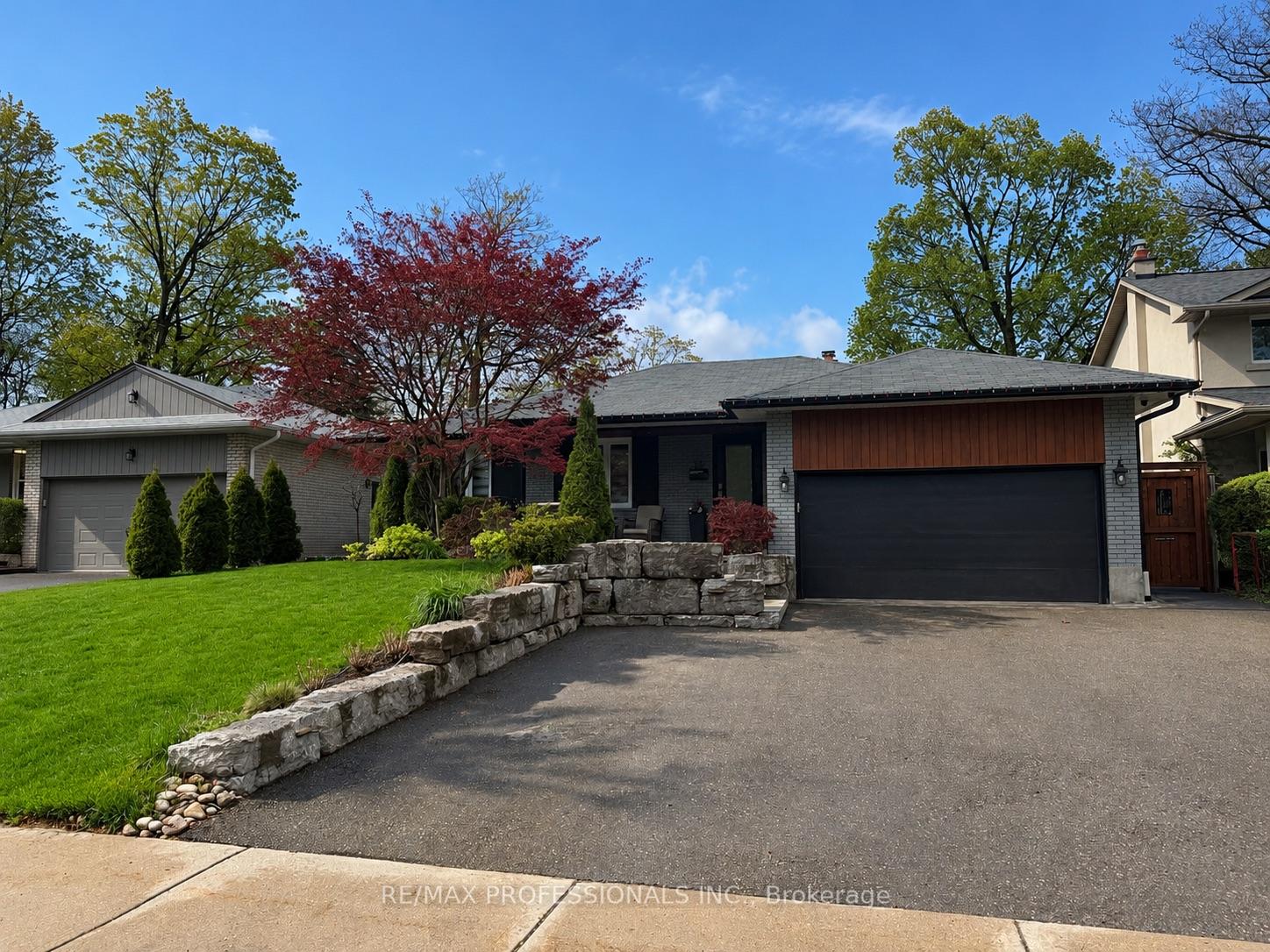 19 Greencoat Road, Toronto W08, ON M9B 4V1