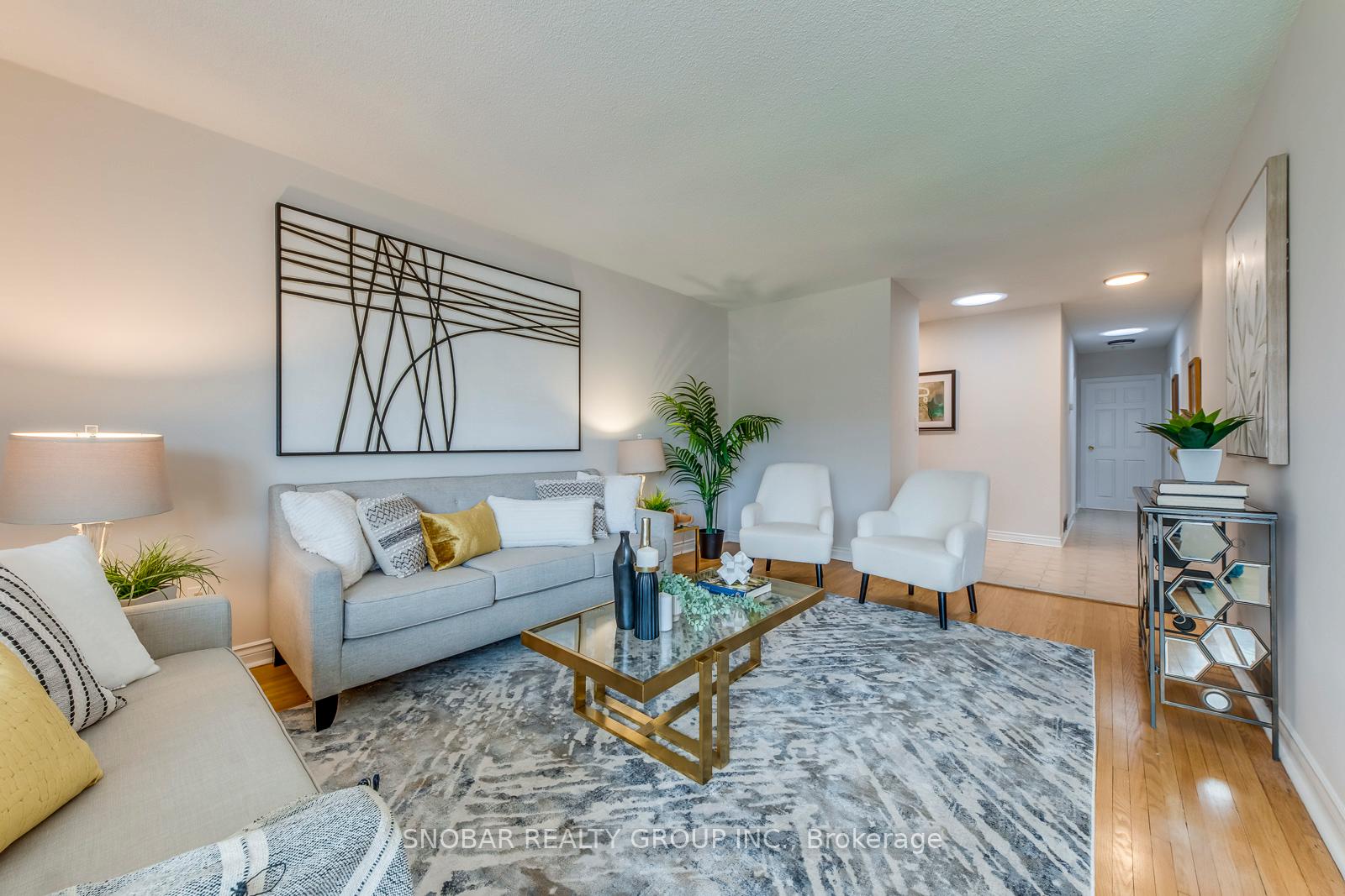 70 Lavington Drive, Toronto W09 — photo 4 of 5