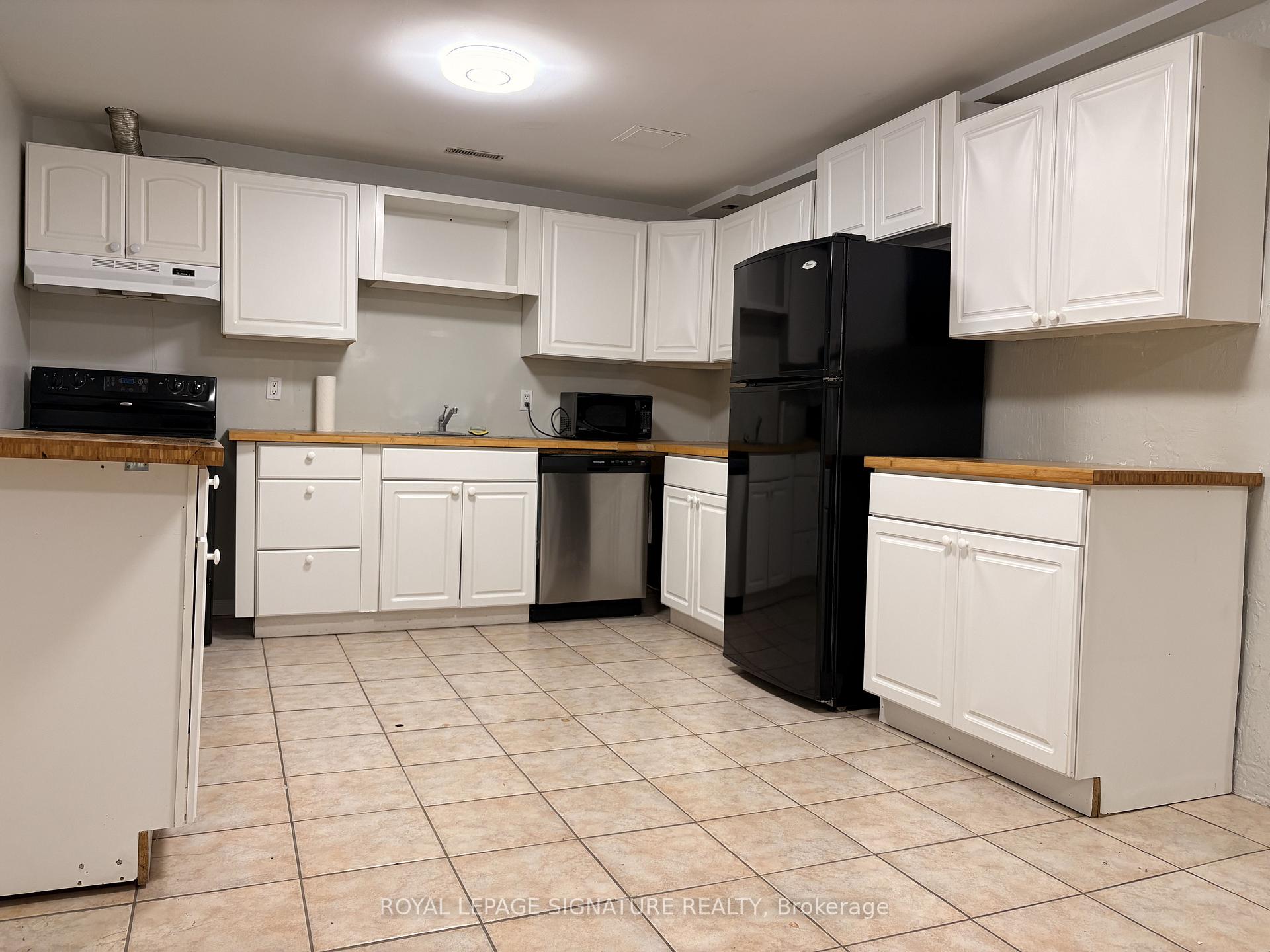 885 Runningbrook Drive Bsmt, Mississauga, ON L4Y 2S4