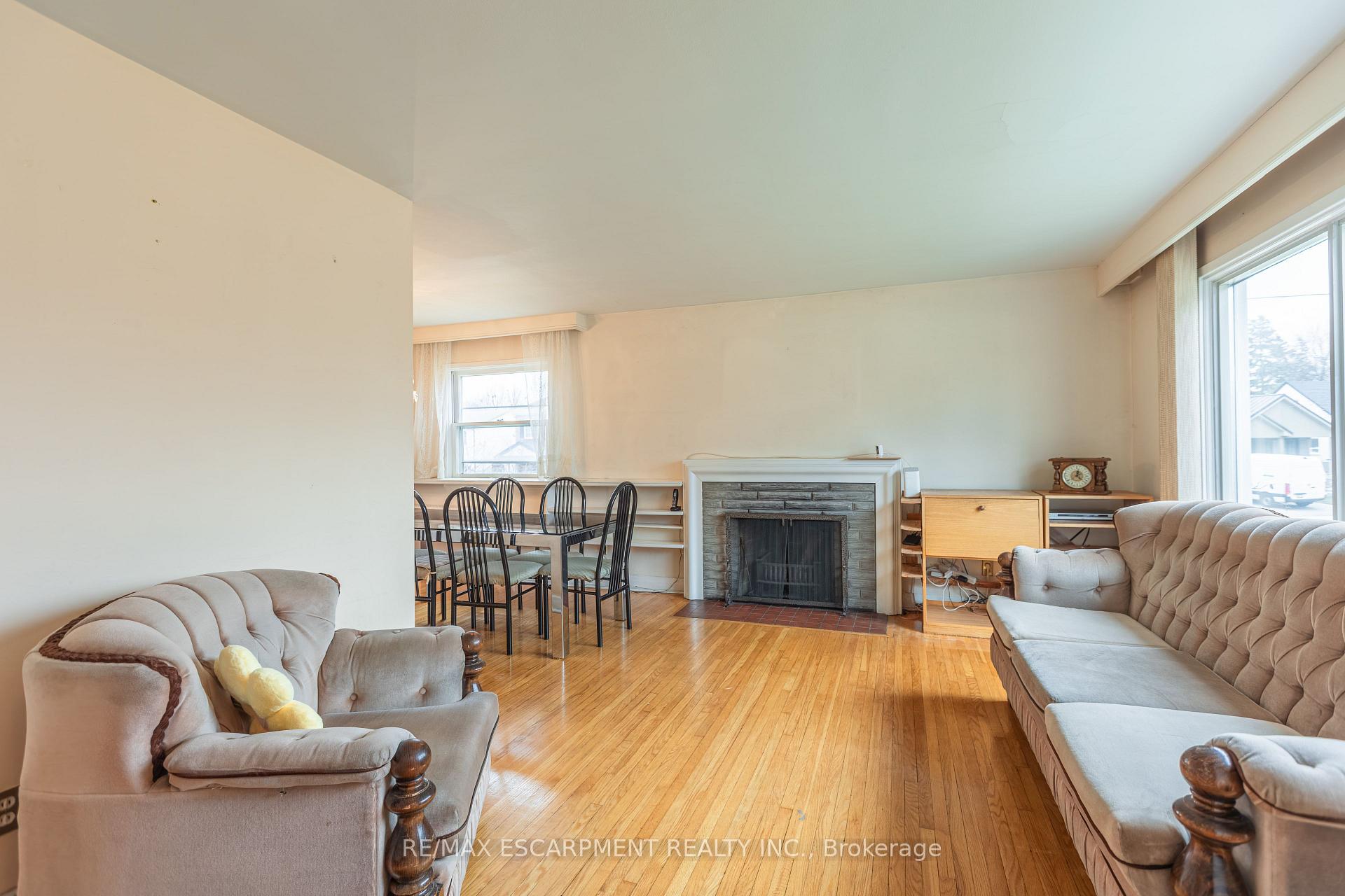 1 Snaresbrook Drive, Toronto W10 — photo 4 of 5