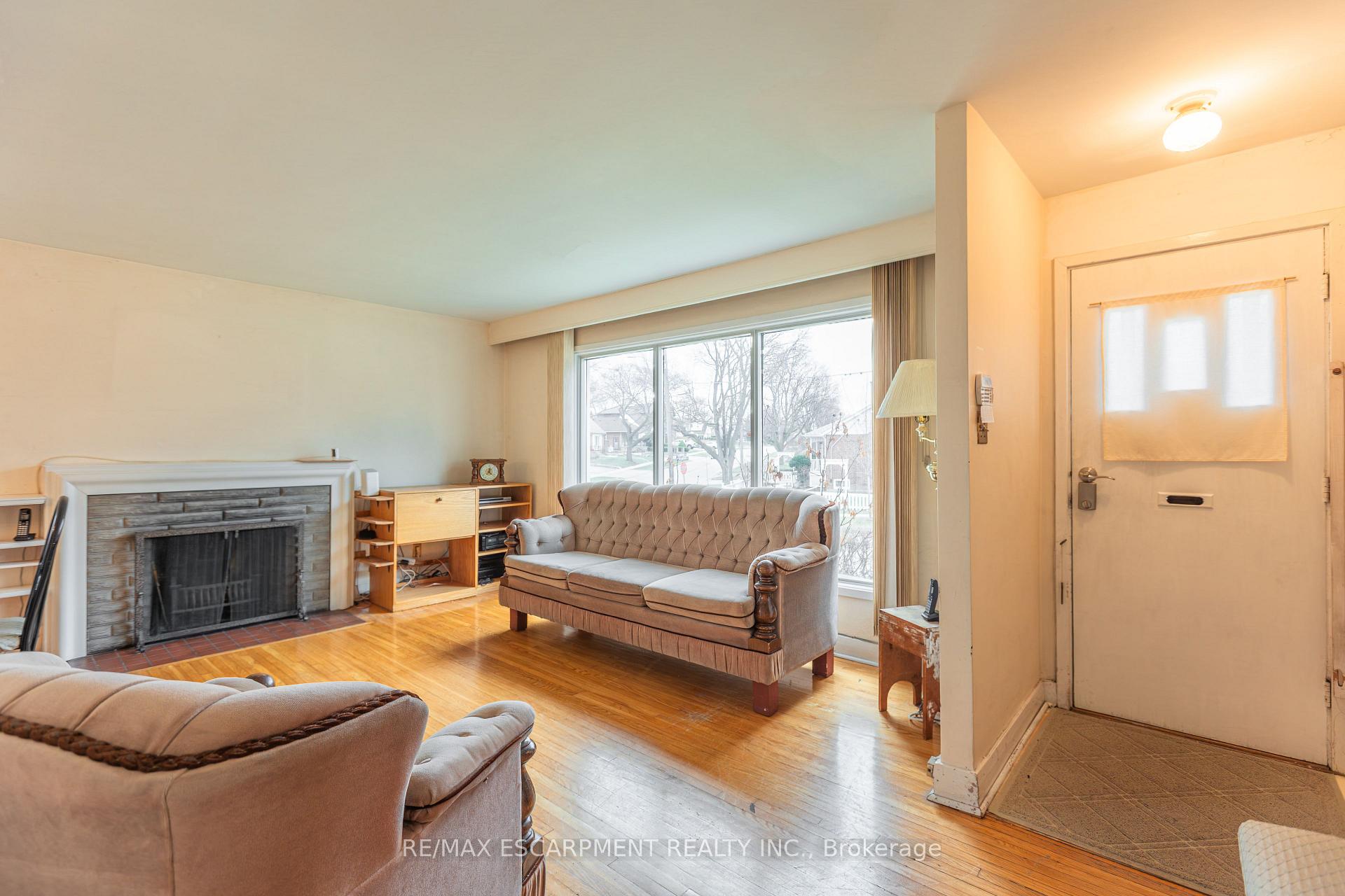 1 Snaresbrook Drive, Toronto W10 — photo 5 of 5