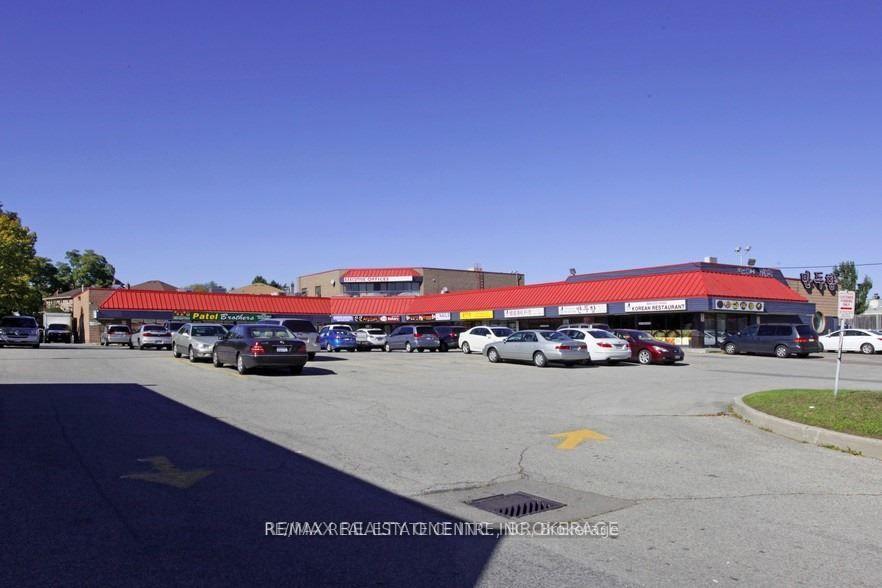 169 Dundas Street E 206, Mississauga, ON L5A 1W8