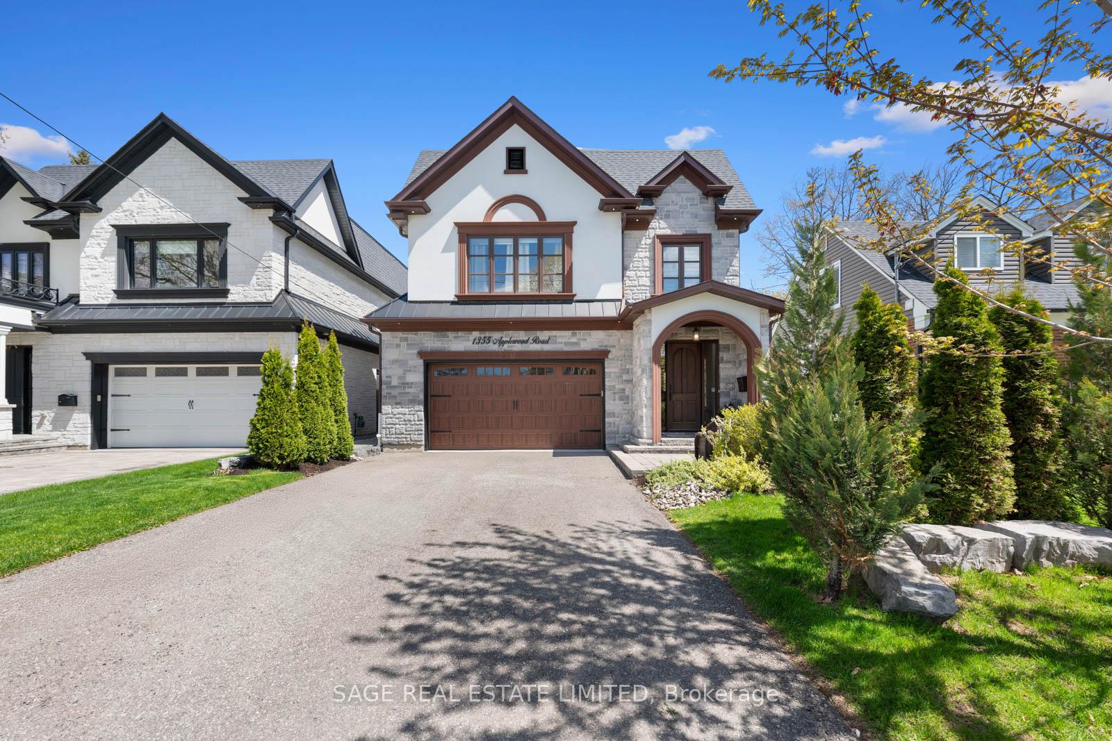 1355 Applewood Road, Mississauga, ON L5E 2M1