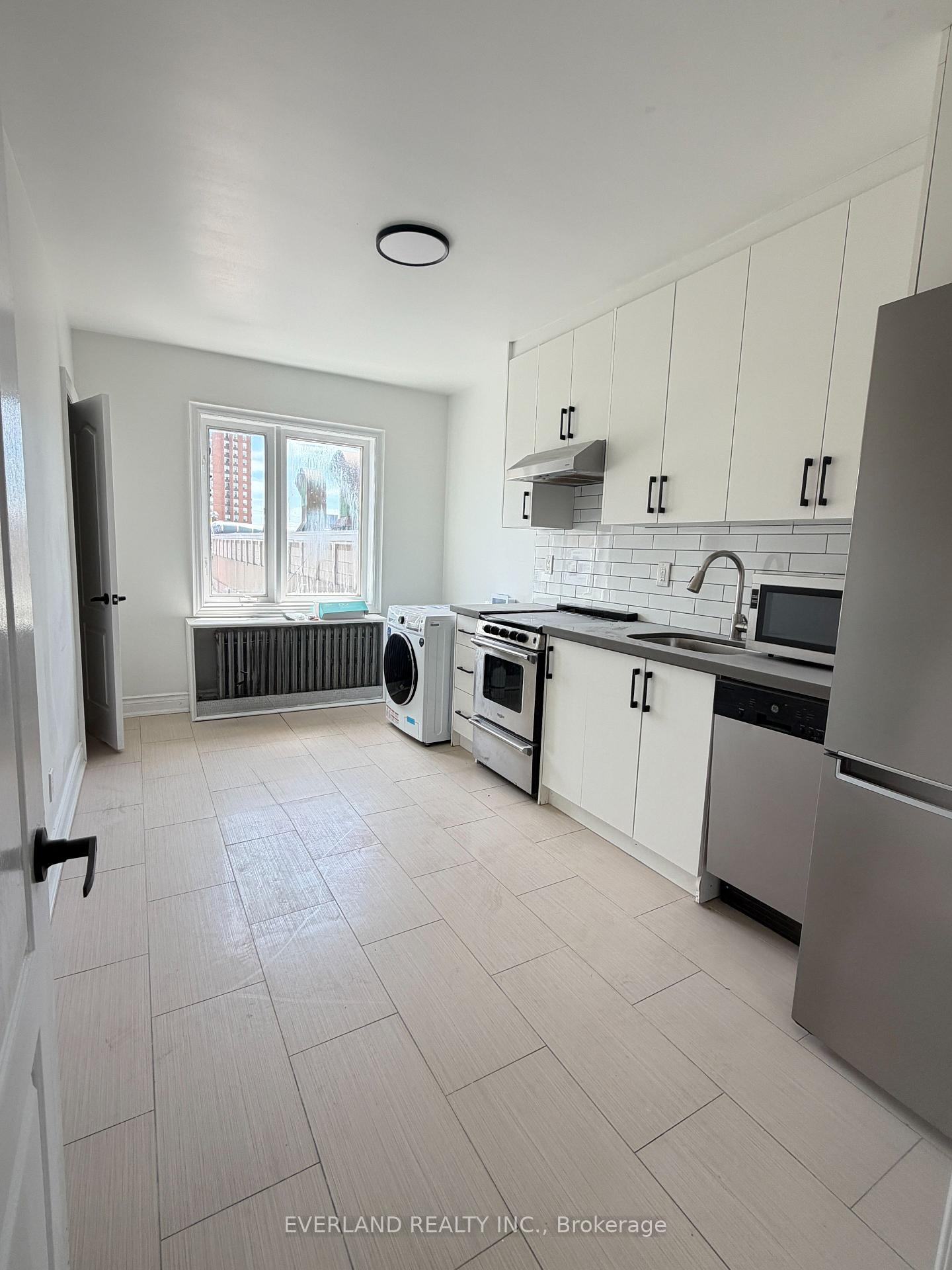 247 Belgravia Avenue 2nd Floor, Toronto W04, ON M6E 2M9