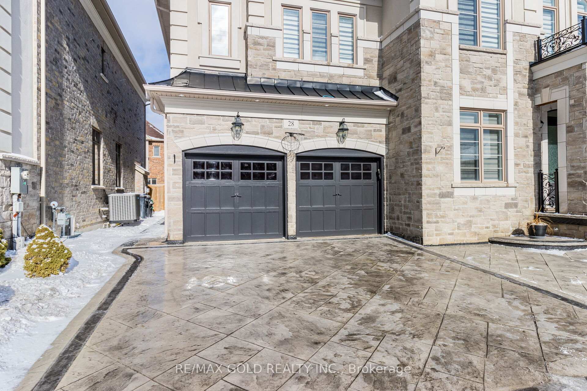 28 Cloverhaven Road, Brampton, ON L6P 4E4
