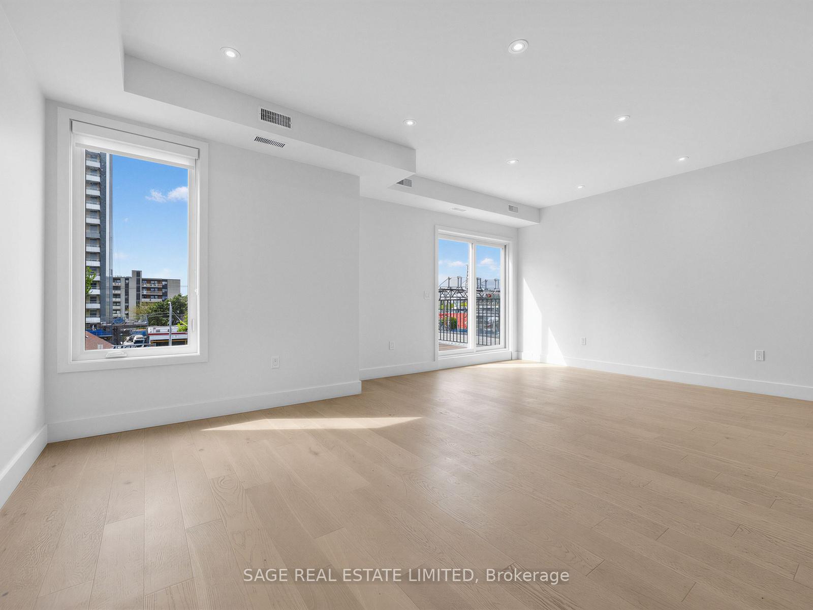 909 Castlefield Avenue 3, Toronto W04 — photo 2 of 5