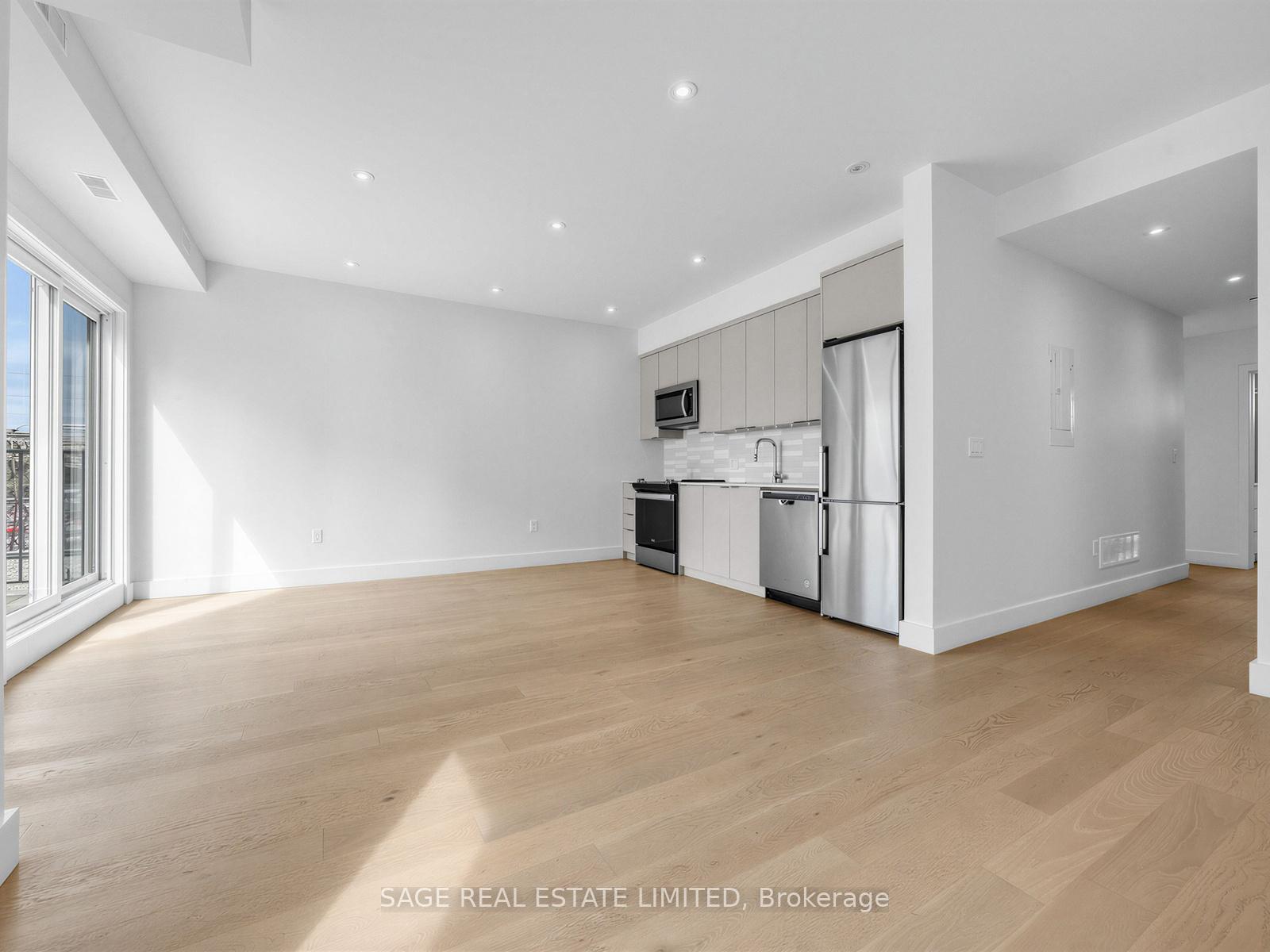909 Castlefield Avenue 3, Toronto W04 — photo 4 of 5