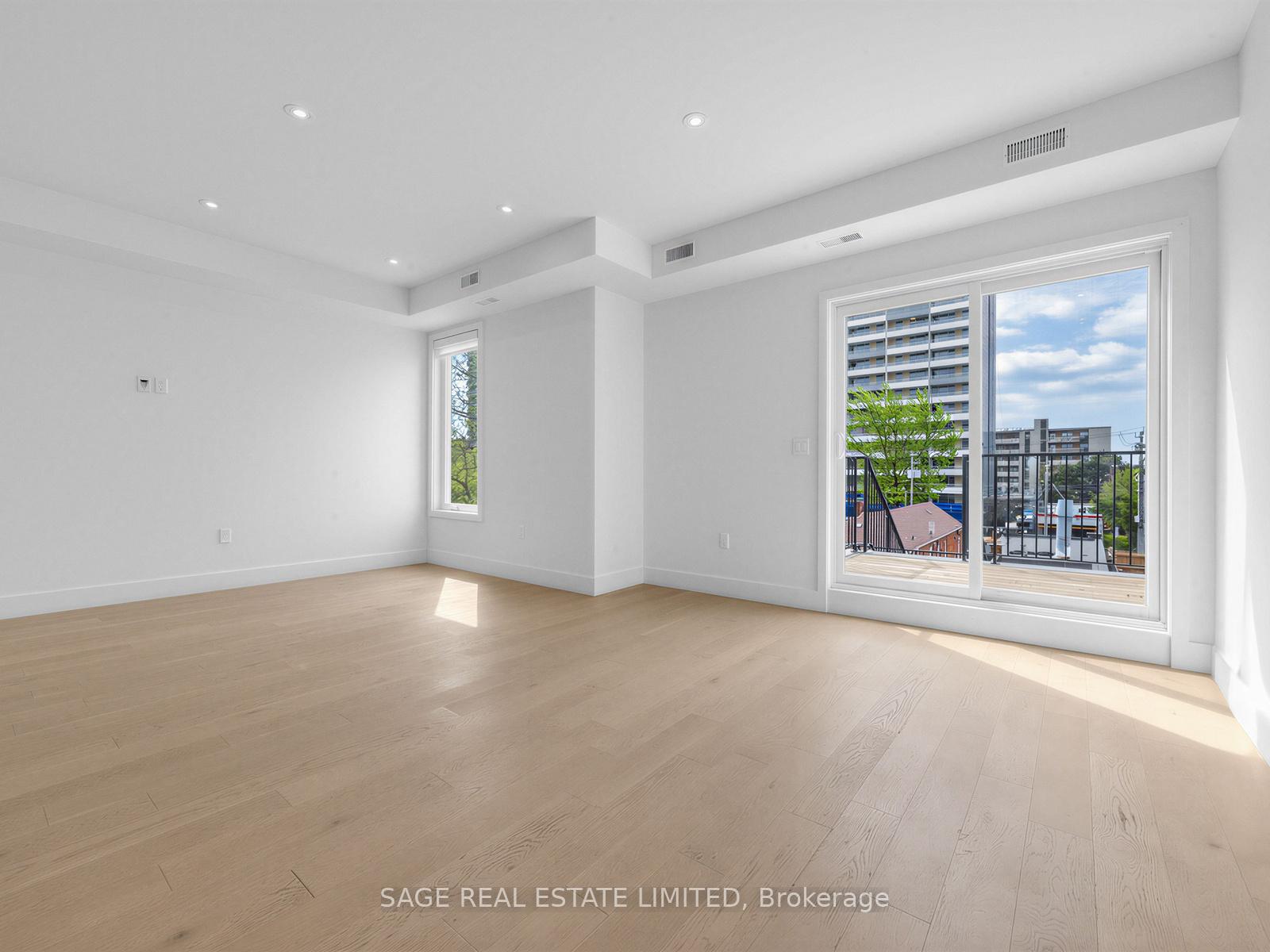 909 Castlefield Avenue 3, Toronto W04 — photo 5 of 5