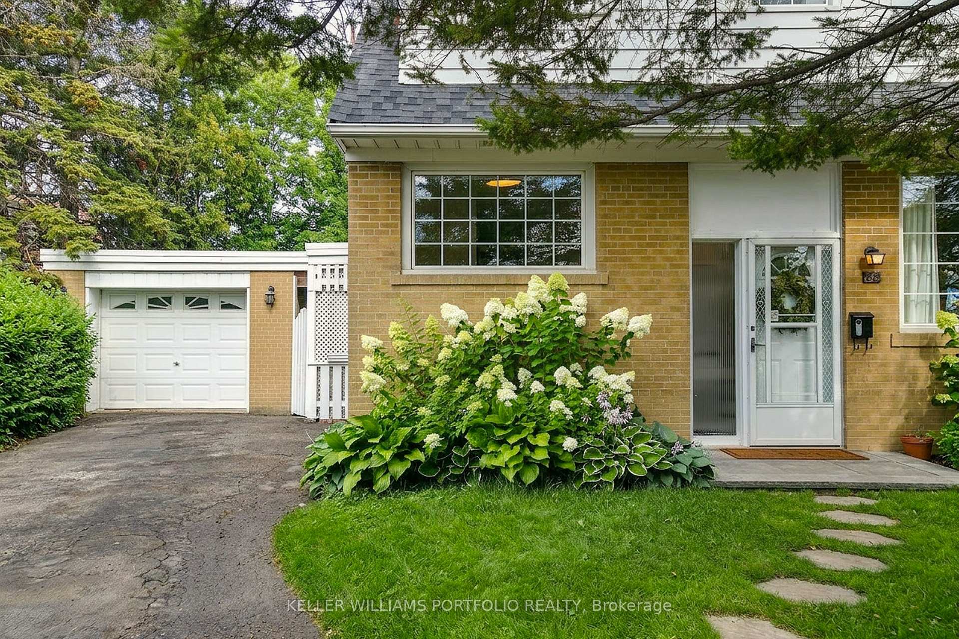 88 Sabrina Dr Drive, Toronto W09 — photo 2 of 5