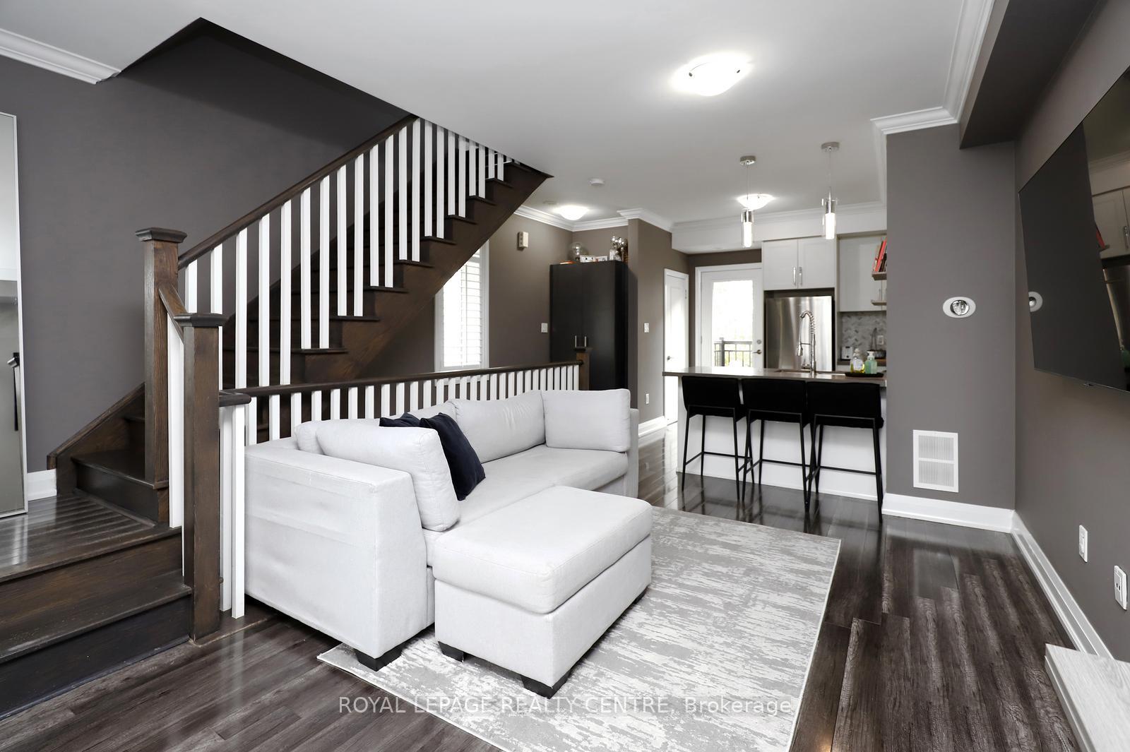 3077 Cawthra Road 10, Mississauga, ON L5A 2X4