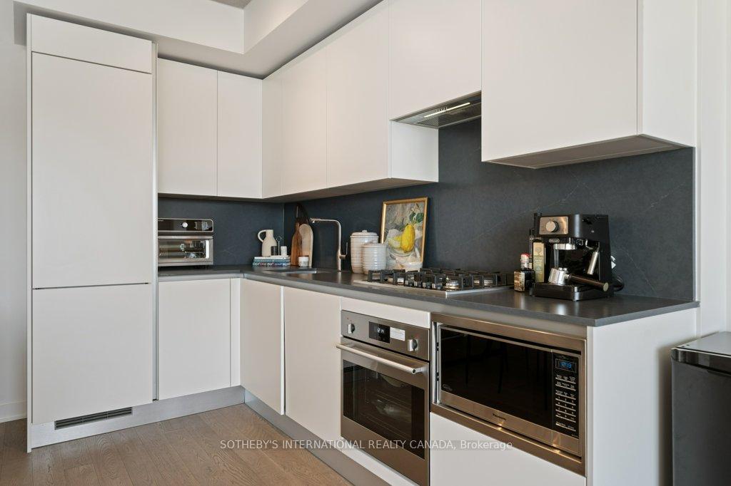 2720 Dundas Street W 323, Toronto W02 — photo 3 of 5