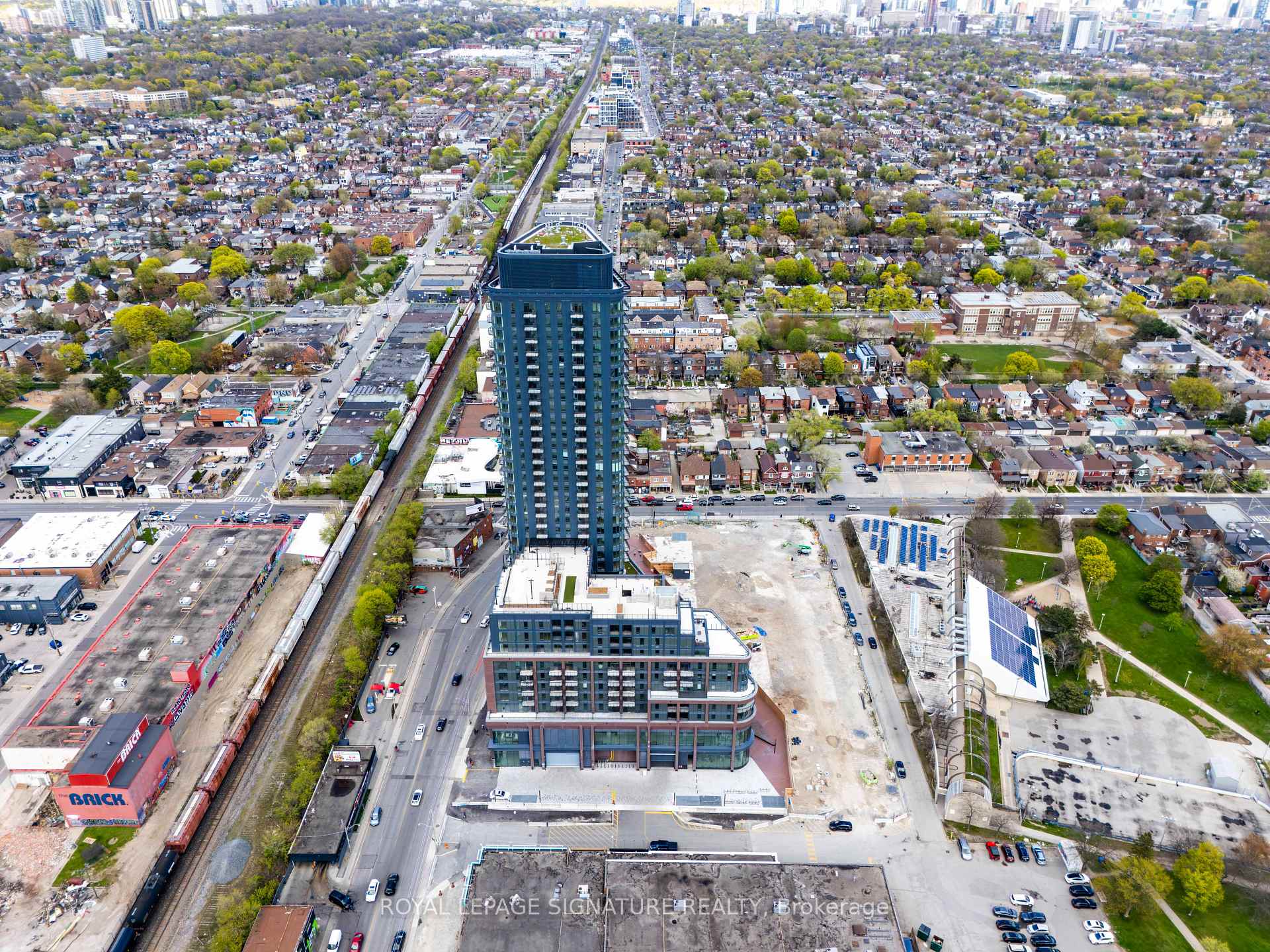 1185 Dupont Street 1601, Toronto W02 — photo 2 of 5
