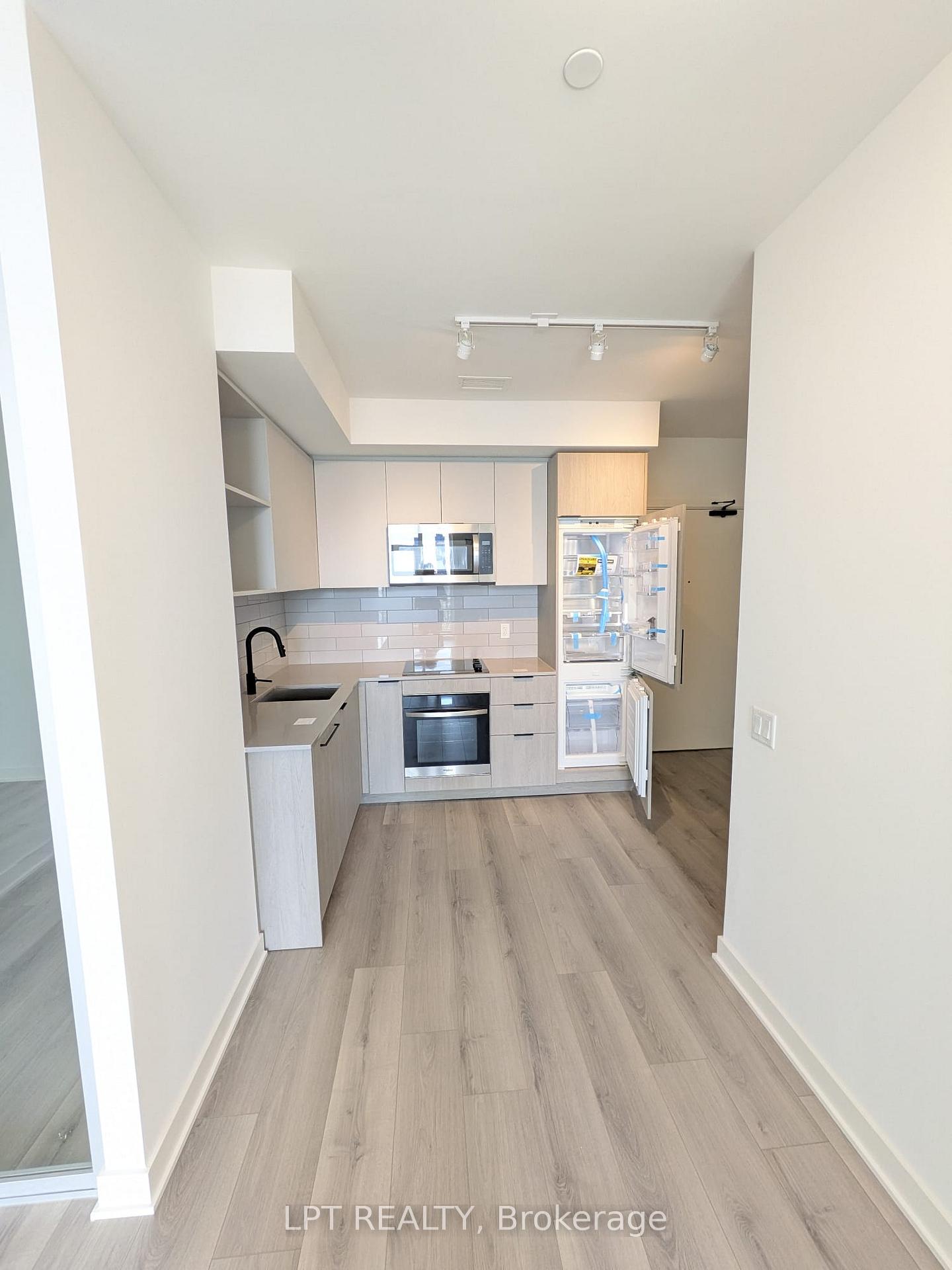 1185 Dupont Street 701, Toronto W02 — photo 2 of 5