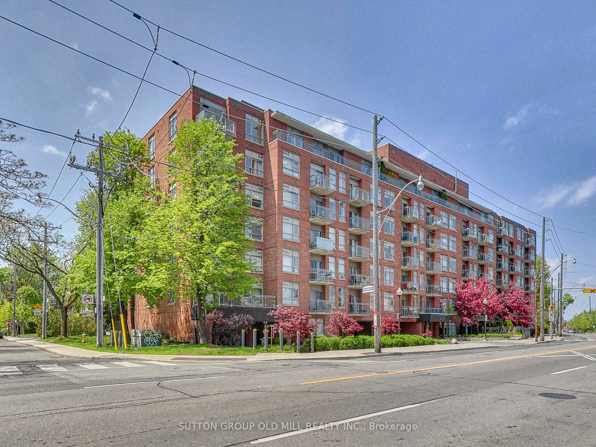 2495 Dundas Street W 712, Toronto W02 — photo 2 of 5