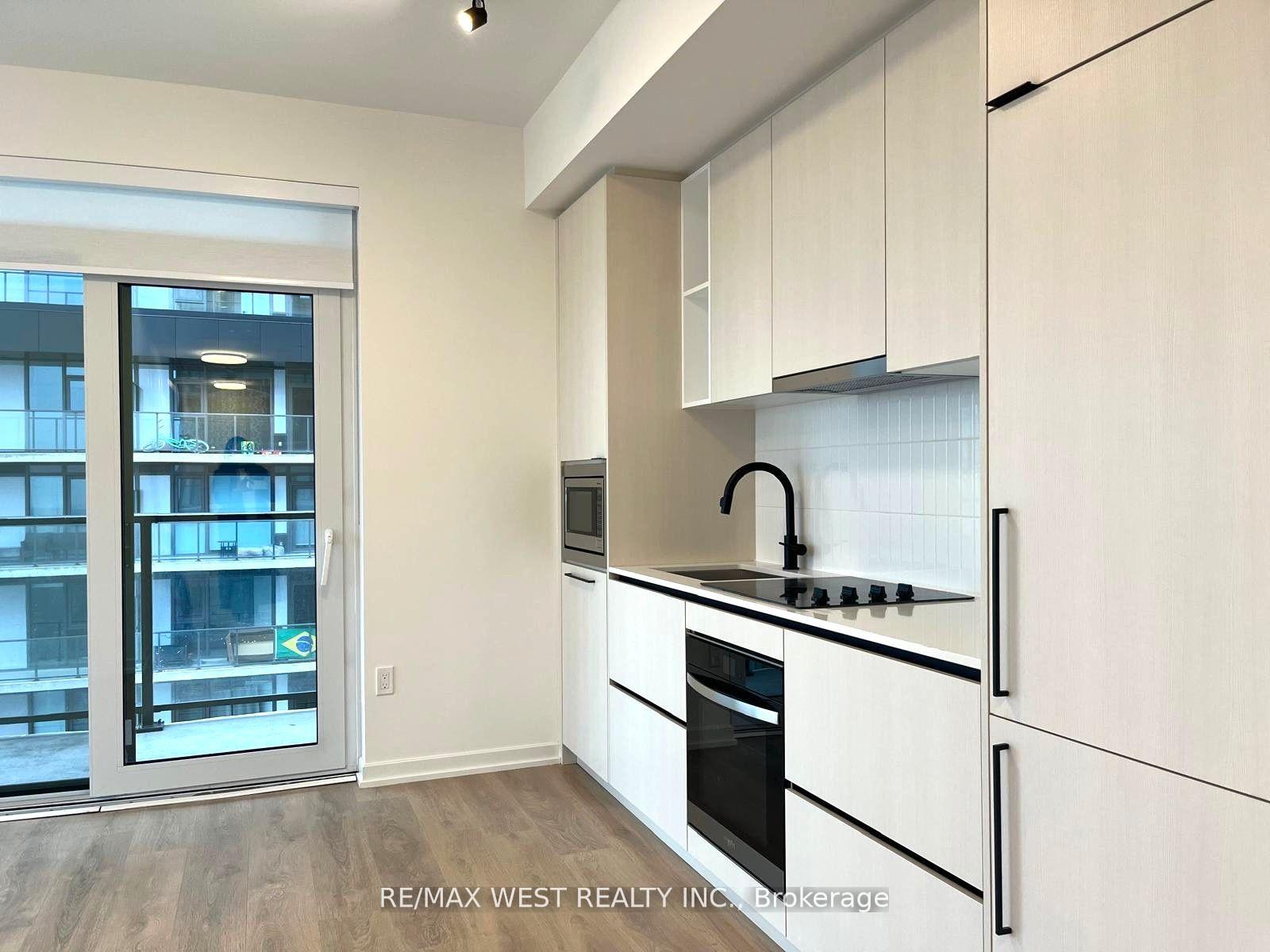 10 Graphophone Grove 2103, Toronto W02 — photo 2 of 5
