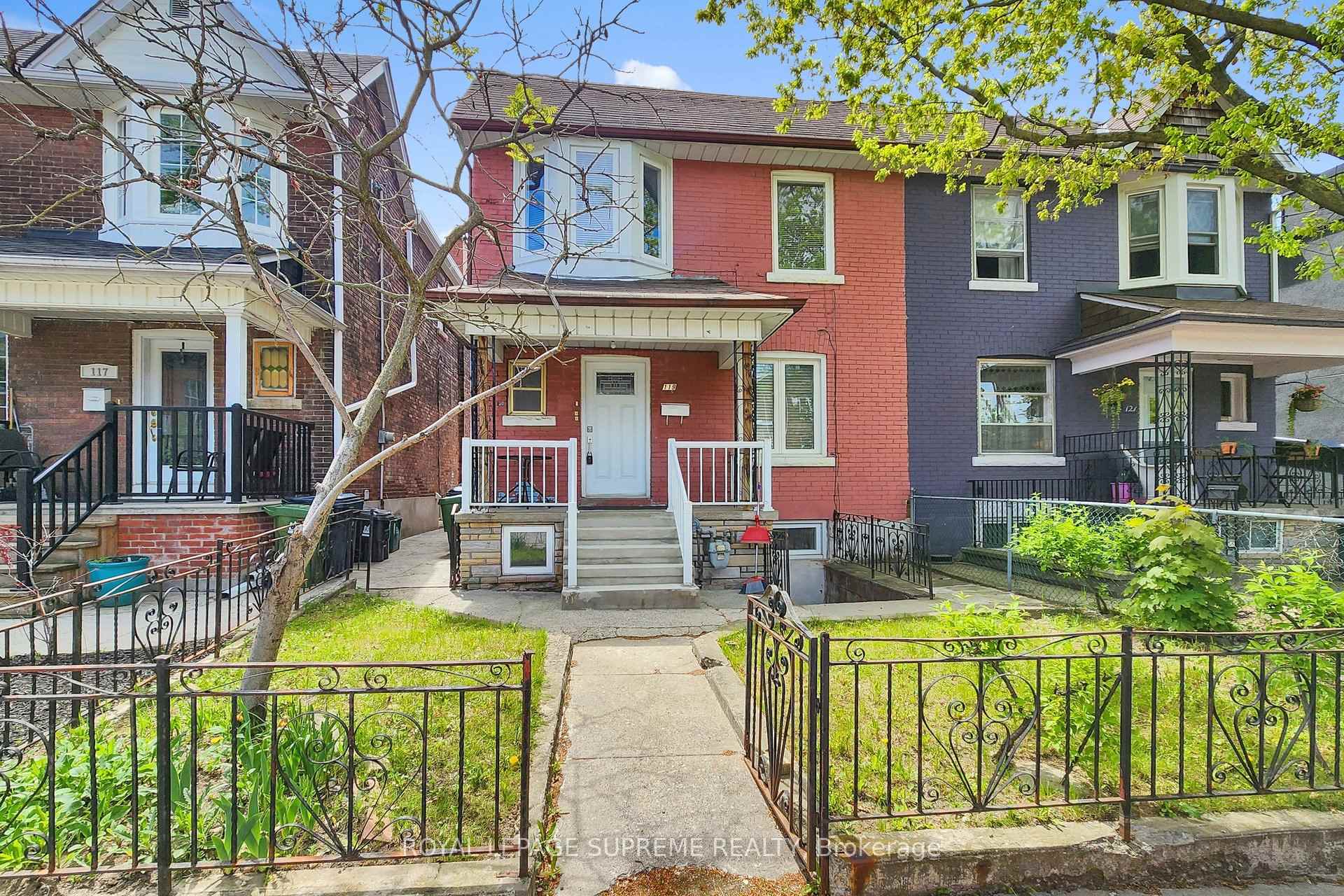 119 Essex Street W, Toronto W02, ON M6G 1T4 — Toronto W02, Ontario