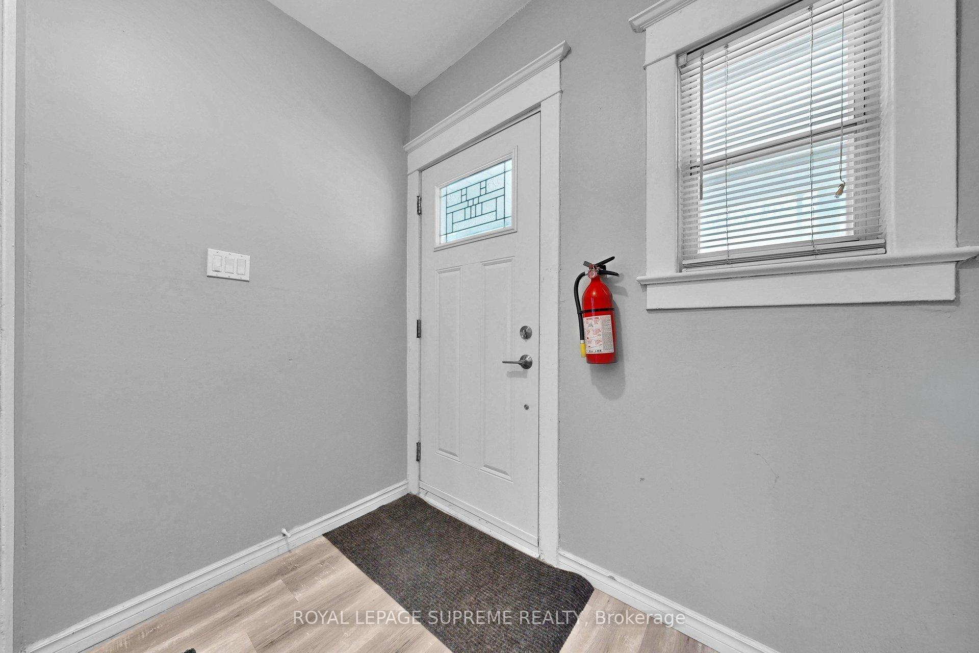 119 Essex Street W, Toronto W02 — photo 5 of 5