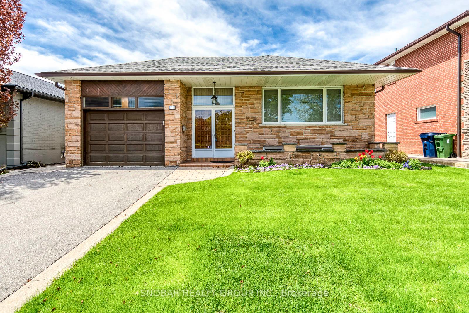 22 Norgrove Crescent, Toronto W09 — photo 2 of 5