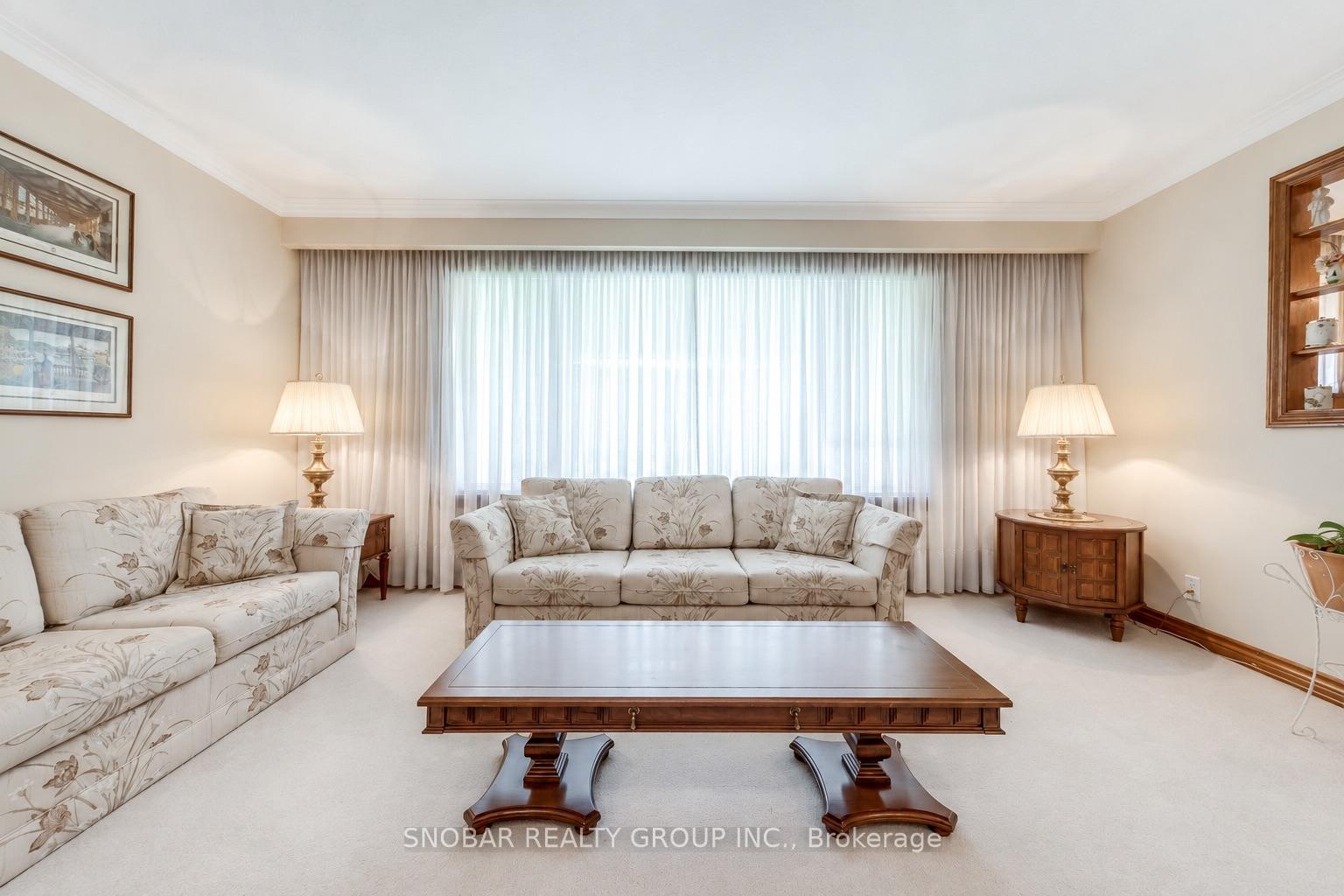 22 Norgrove Crescent, Toronto W09 — photo 3 of 5