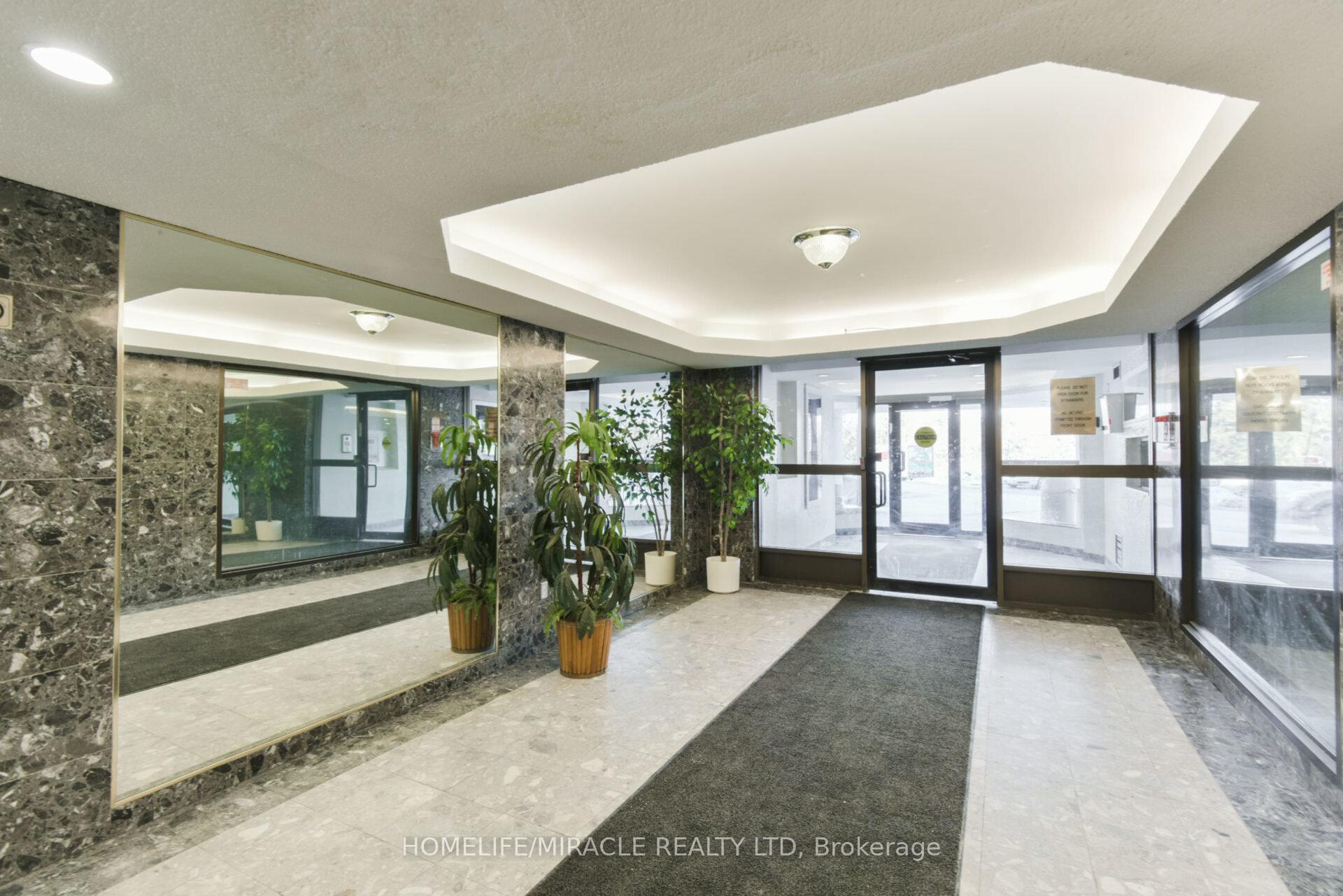 238 Albion Road 102, Toronto W10 — photo 3 of 5