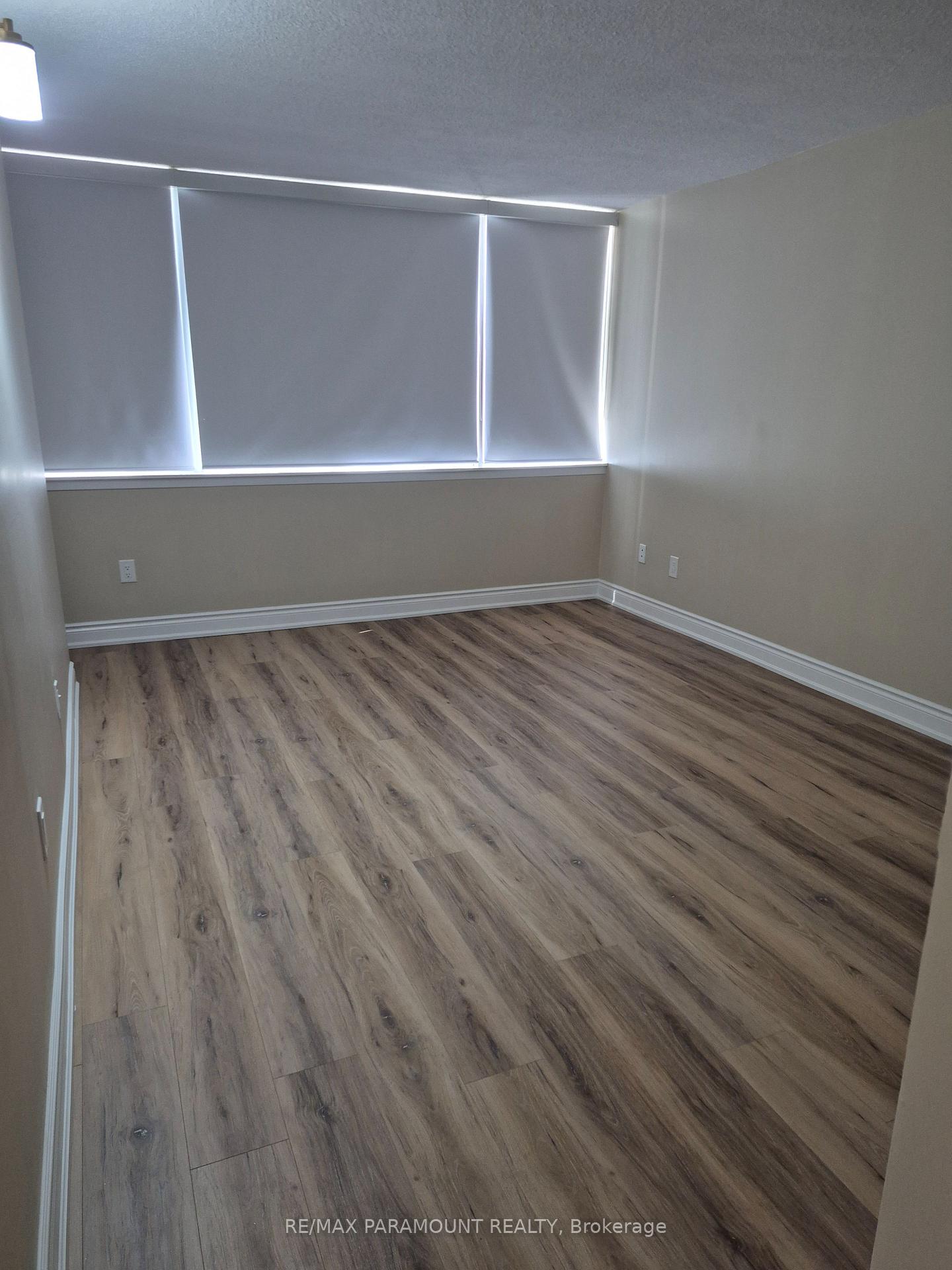 21 Markbrook Lane 911, Toronto W10 — photo 4 of 5