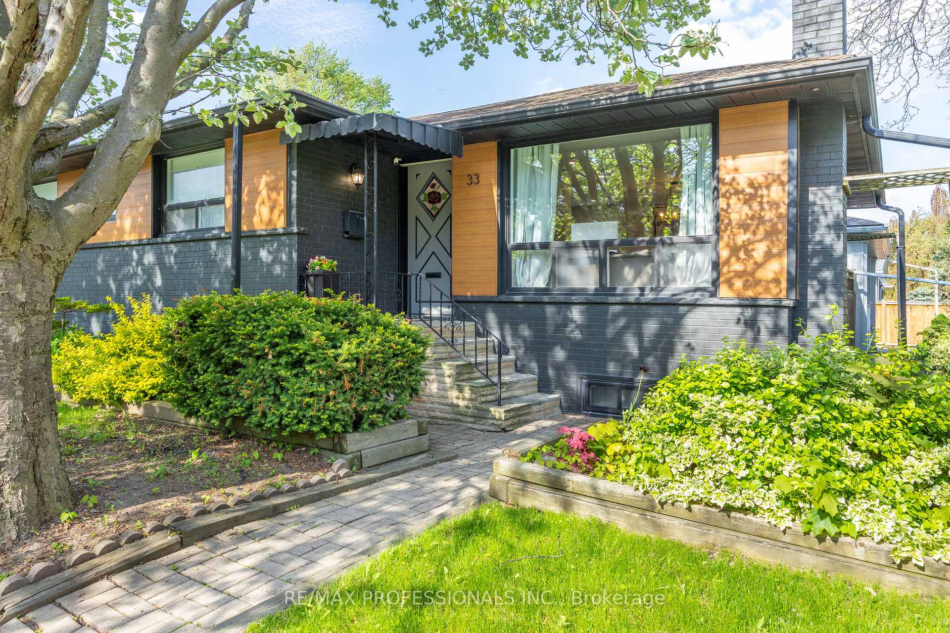 33 Brampton Road, Toronto W09 — photo 4 of 5