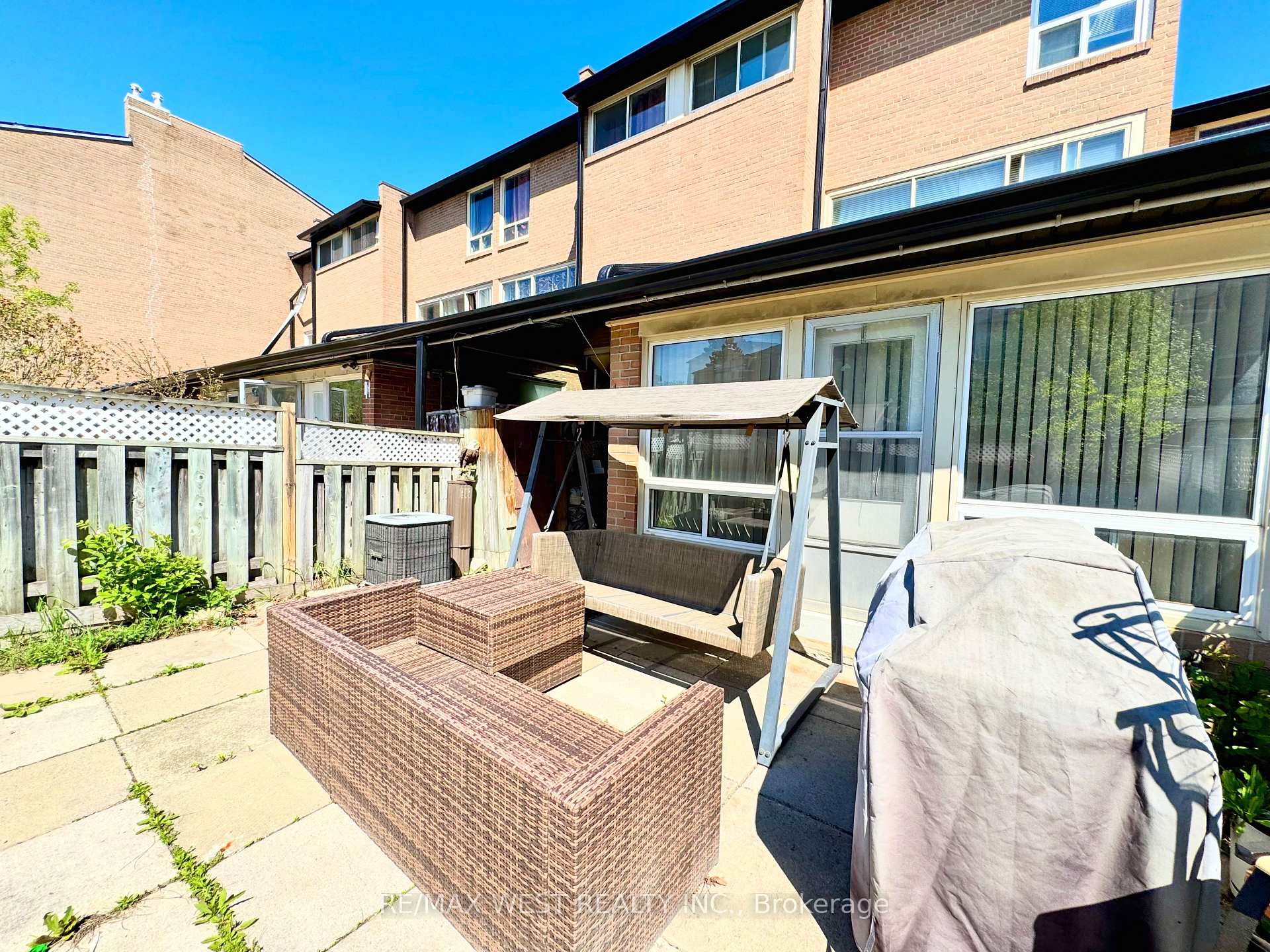 260 John Garland Boulevard 234, Toronto W10, ON M9V 1N8 — Toronto W10, Ontario