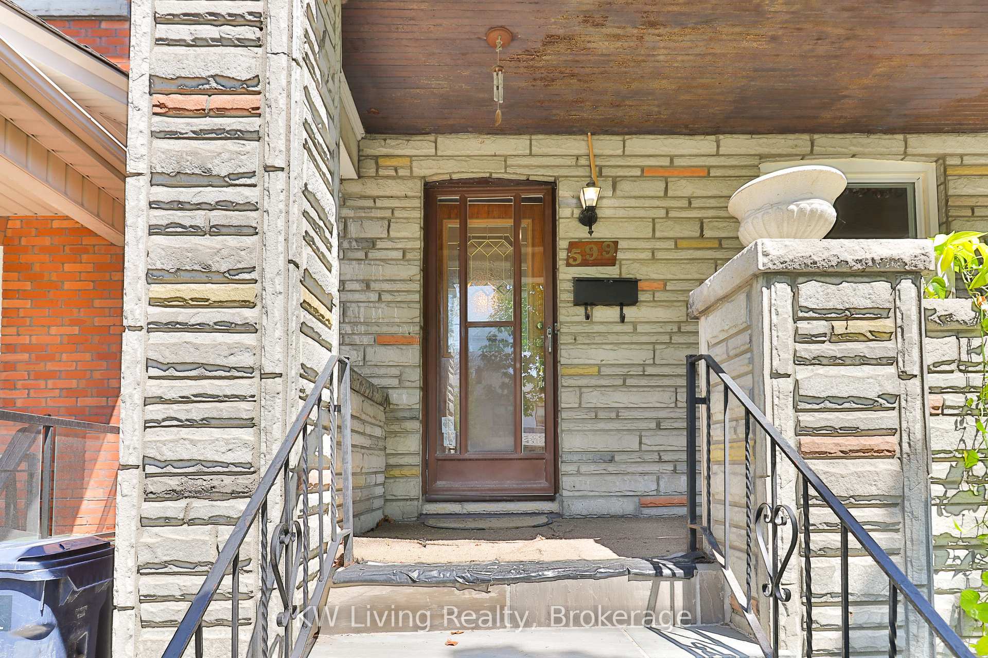 599 Durie Street, Toronto W02 — photo 2 of 5
