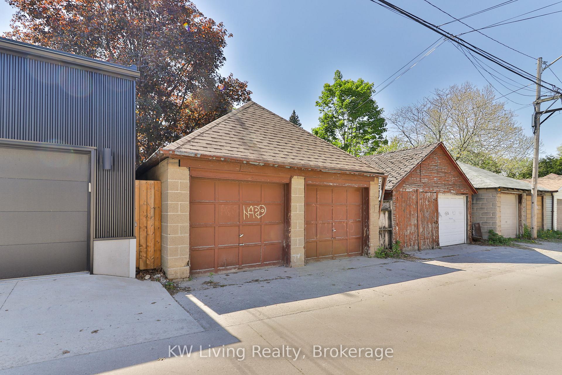 599 Durie Street, Toronto W02 — photo 3 of 5