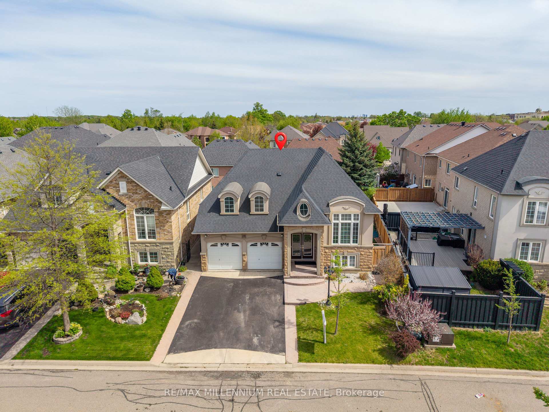 28 Donherb Crescent, Caledon — photo 2 of 5