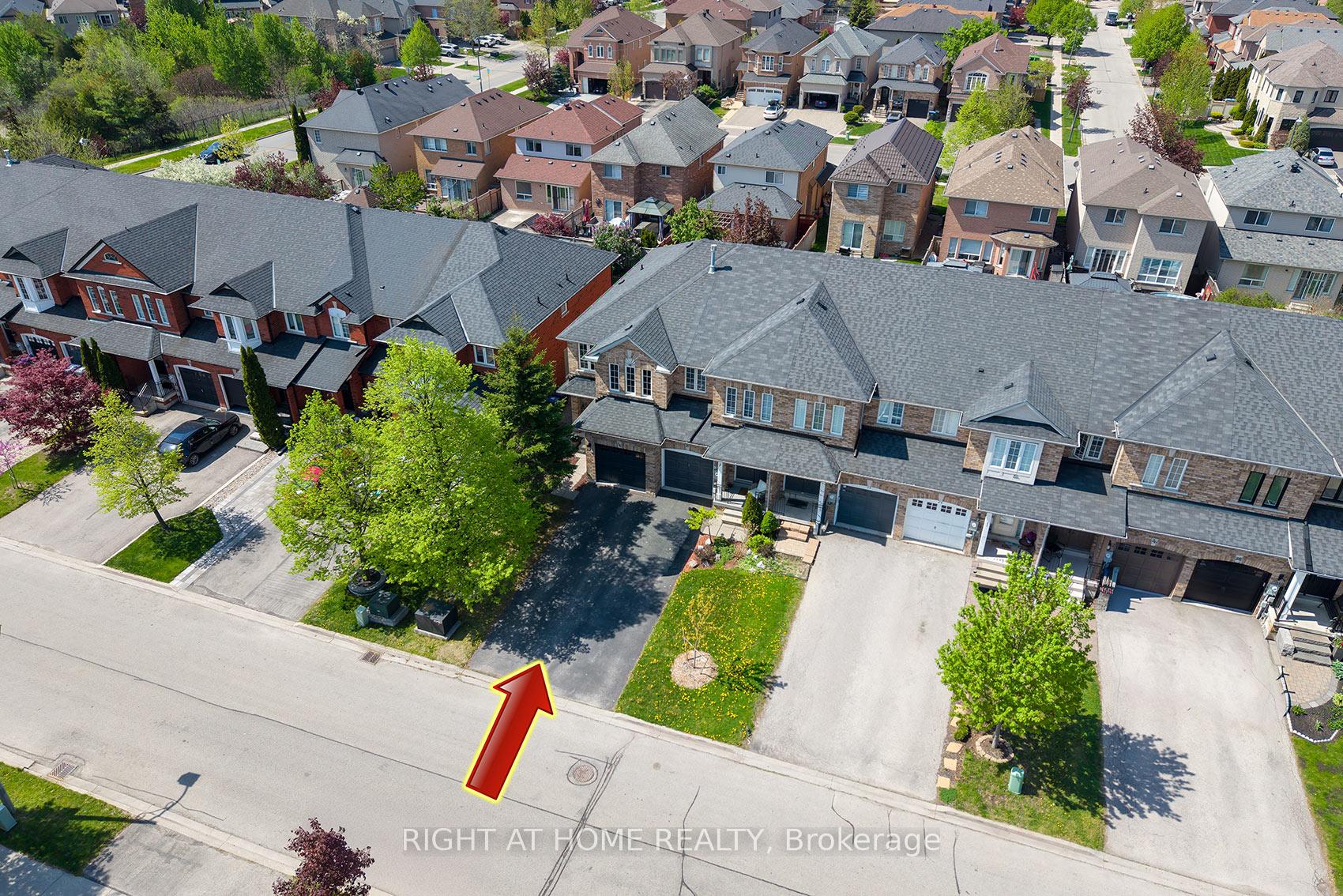 18 Frank Johnston Road, Caledon — photo 4 of 5