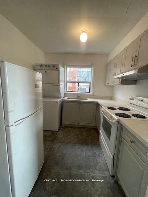 1516 Eglinton Avenue W Apt 1, Toronto W04 — photo 2 of 5