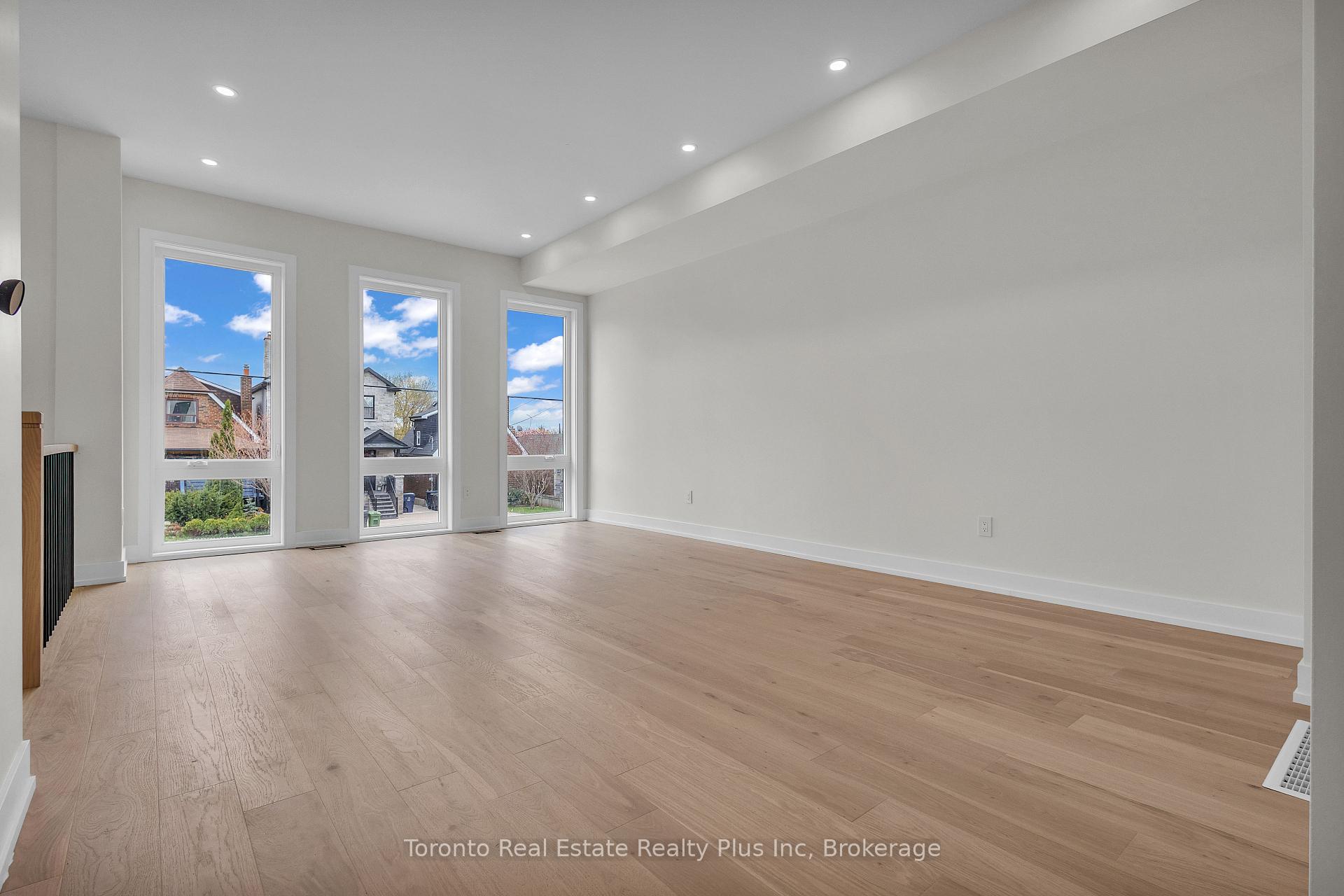 138 Bowie Avenue, Toronto W04 — photo 3 of 5