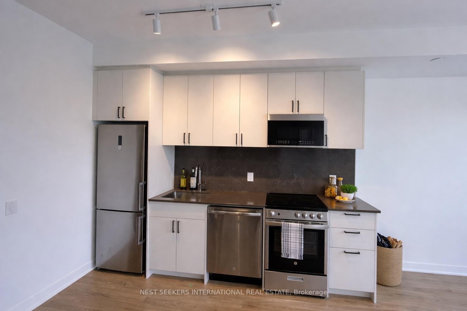 1660 Bloor Street W 417, Toronto W02, ON M6P 0C6 — Toronto W02, Ontario