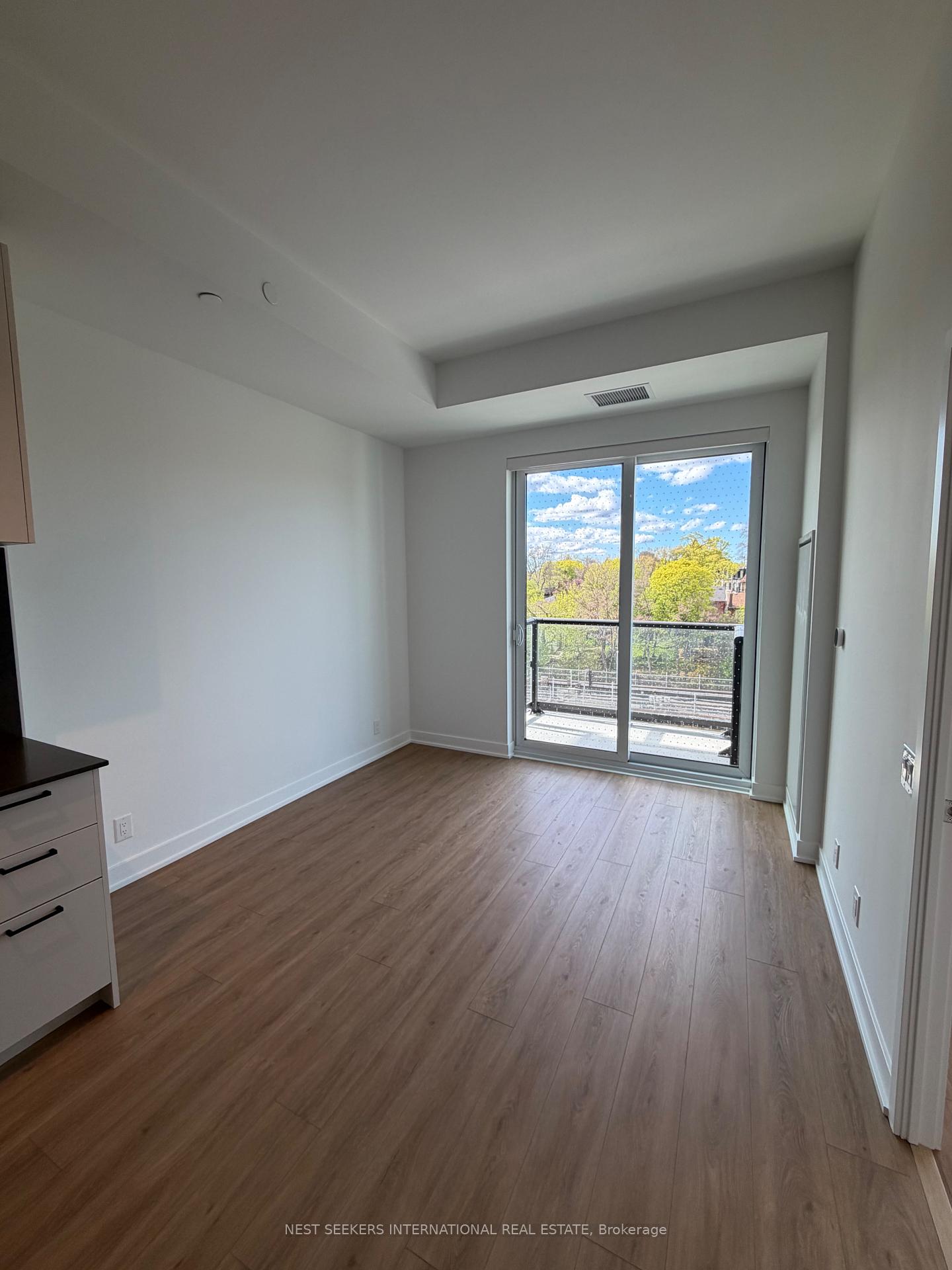 1660 Bloor Street W 417, Toronto W02 — photo 2 of 5