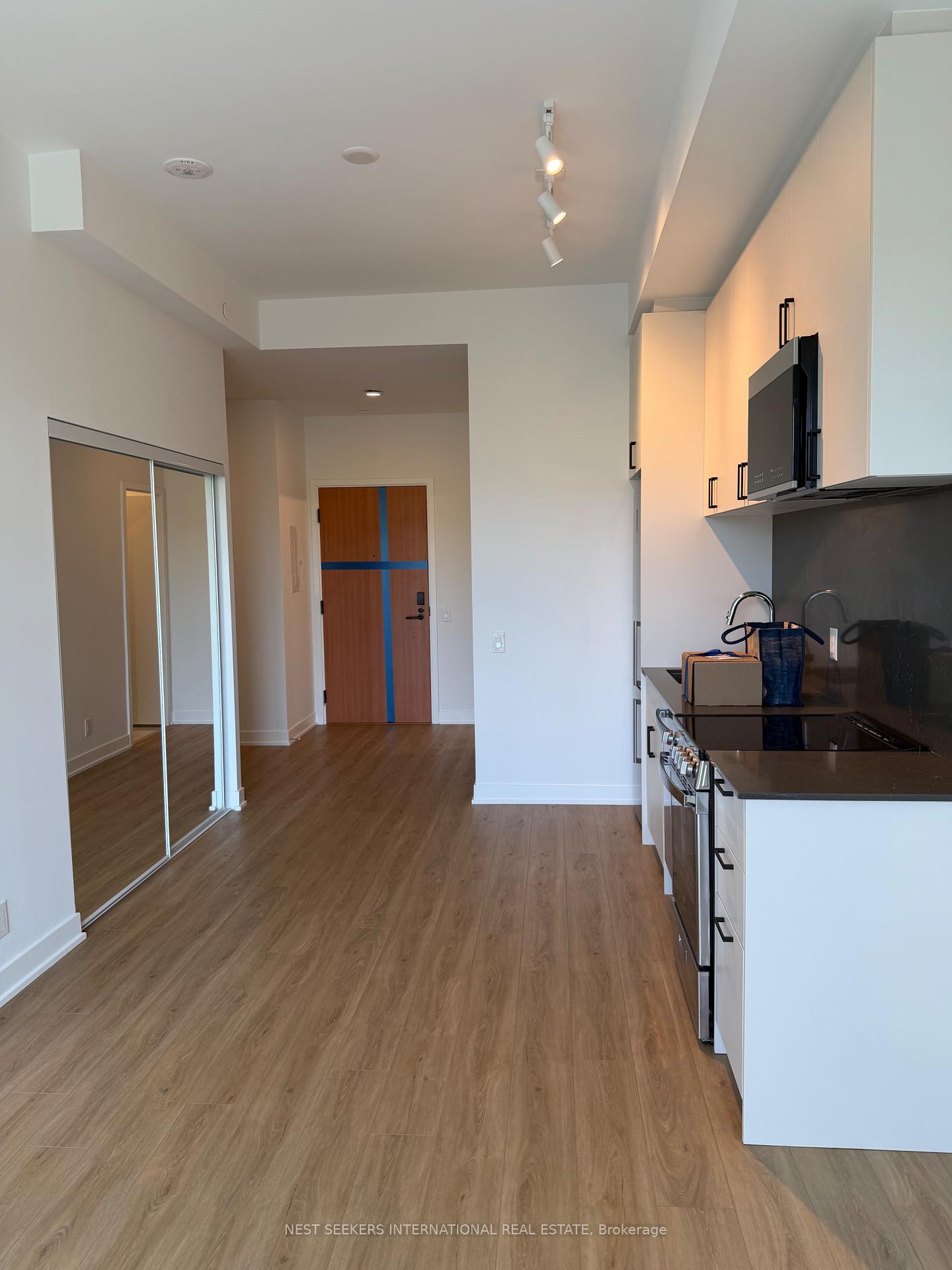 1660 Bloor Street W 417, Toronto W02 — photo 3 of 5