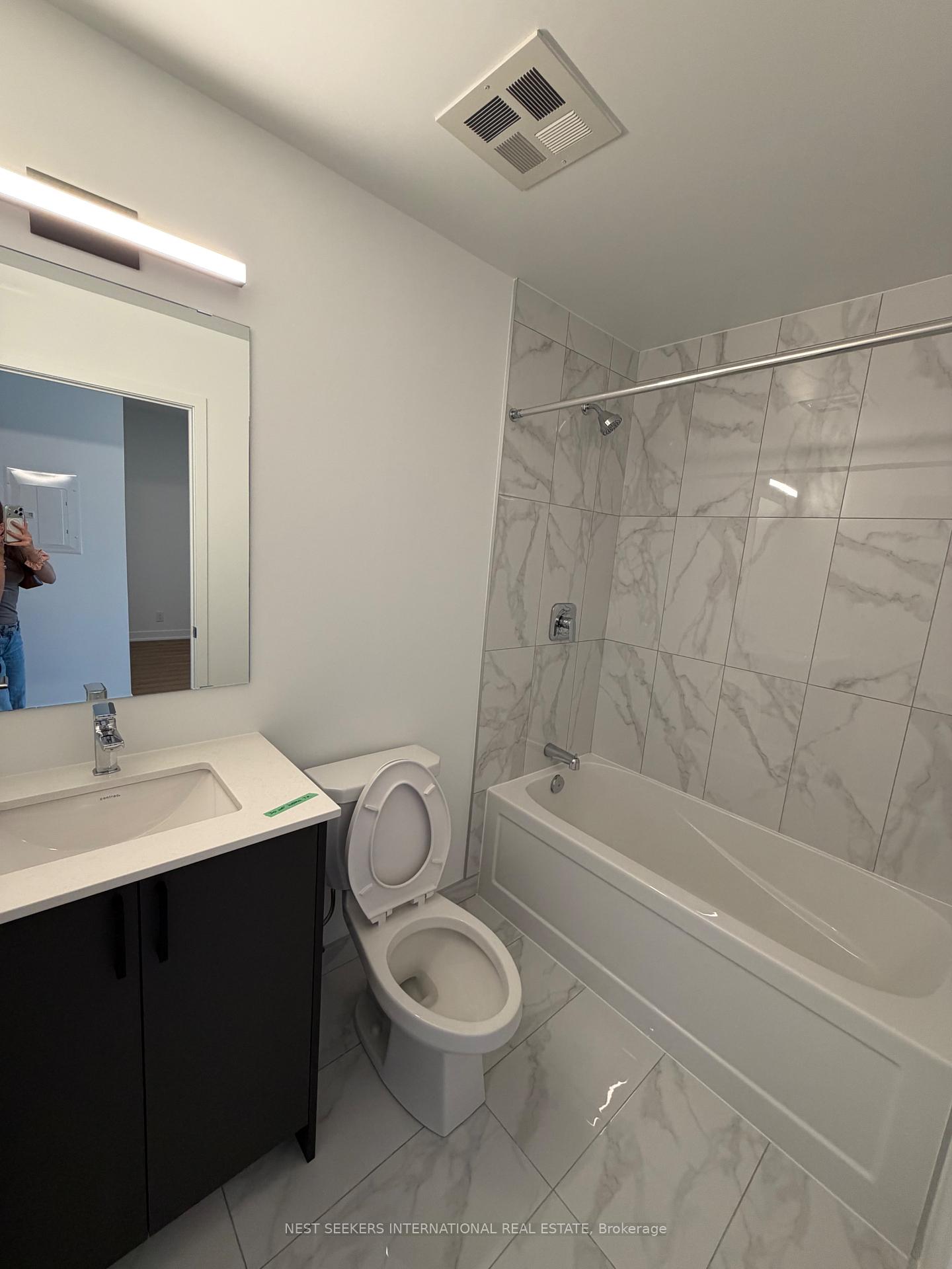 1660 Bloor Street W 417, Toronto W02 — photo 5 of 5