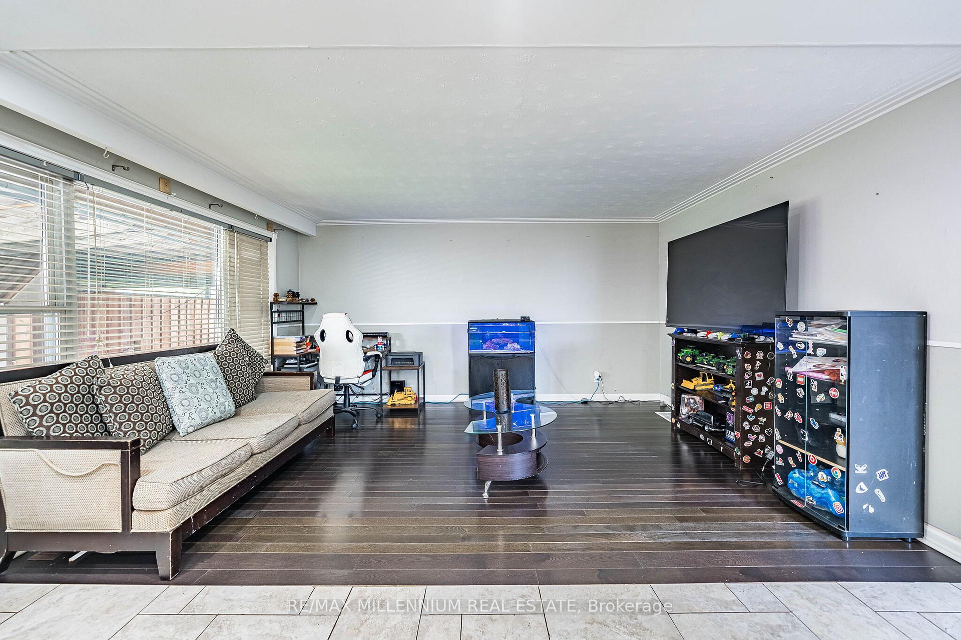 271 Thistle Down Boulevard W, Toronto W10 — photo 4 of 5