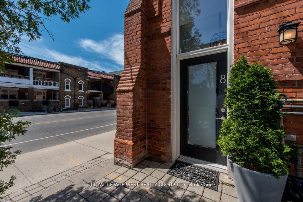 200 Annette Street 8, Toronto W02 — photo 2 of 5