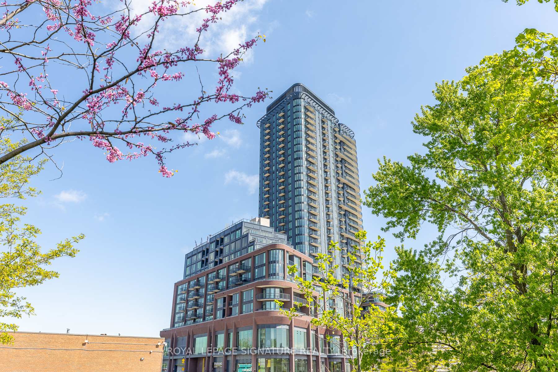 1185 Dupont Street 1911, Toronto W02 — photo 2 of 5