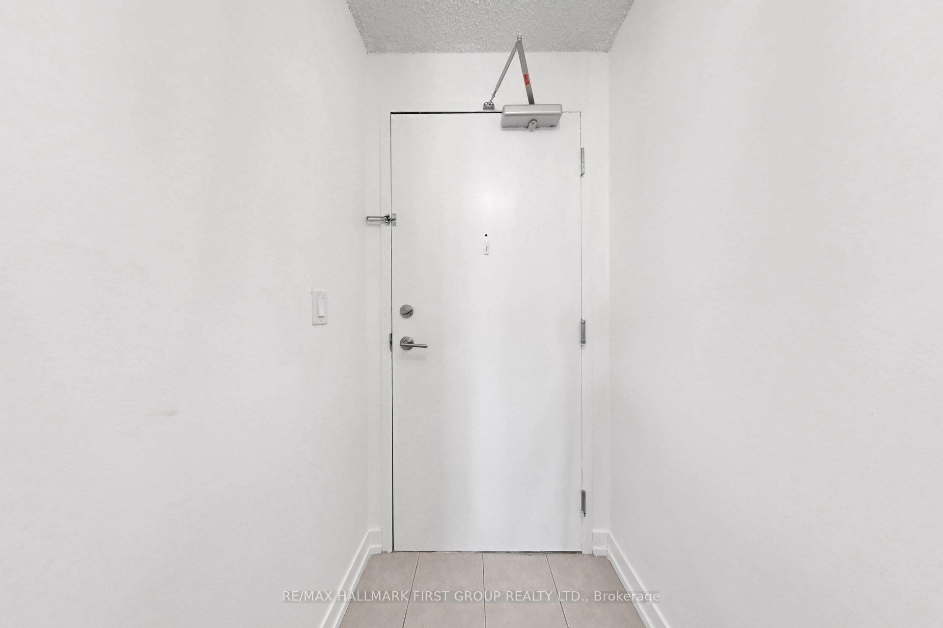 812 Lansdowne Avenue 918, Toronto W02 — photo 2 of 5