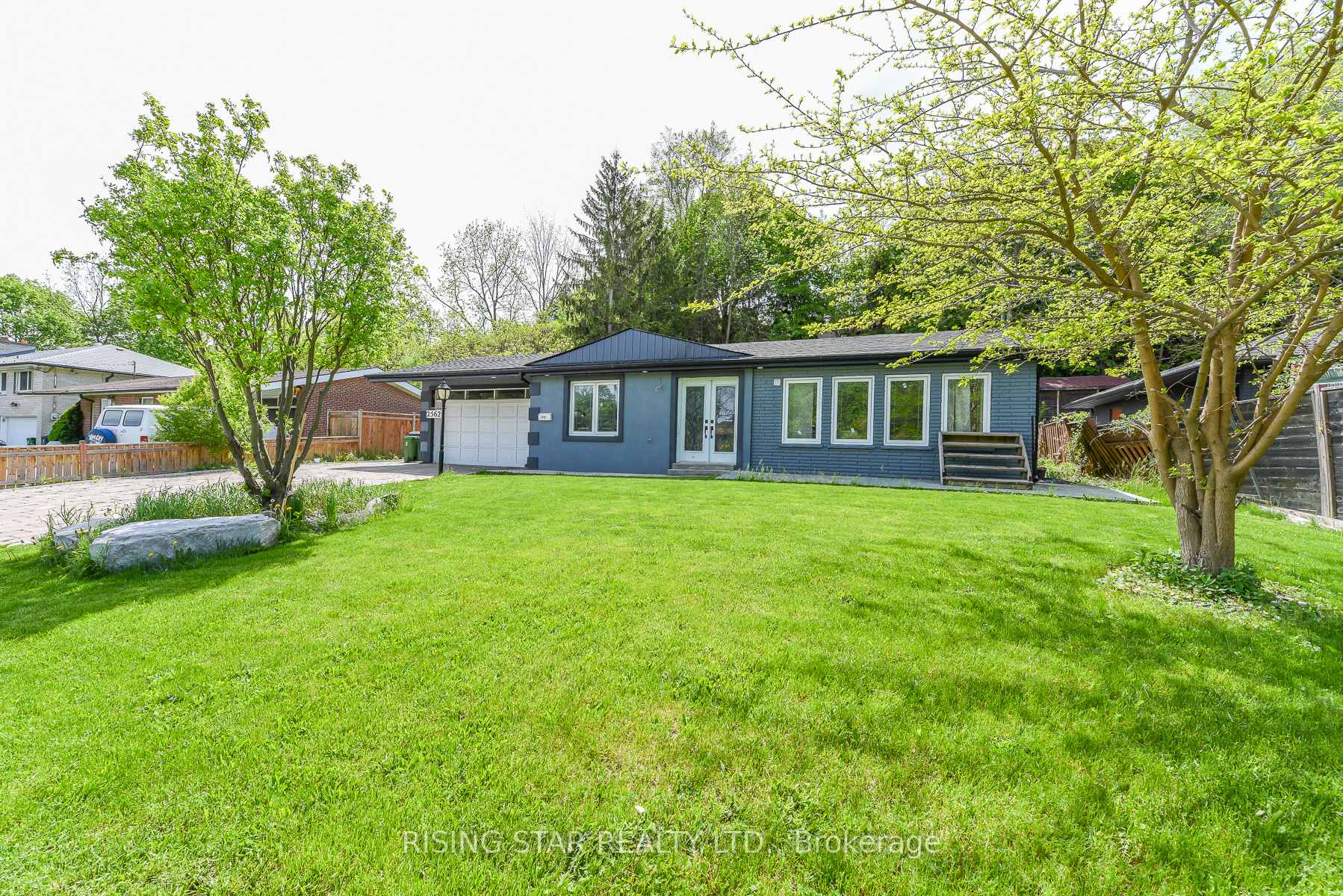 2562 Islington Ave Avenue W, Toronto W10, ON M9V 2X2 — Toronto W10, Ontario