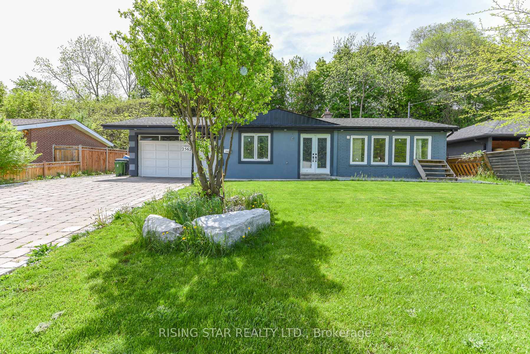 2562 Islington Ave Avenue W, Toronto W10 — photo 3 of 5