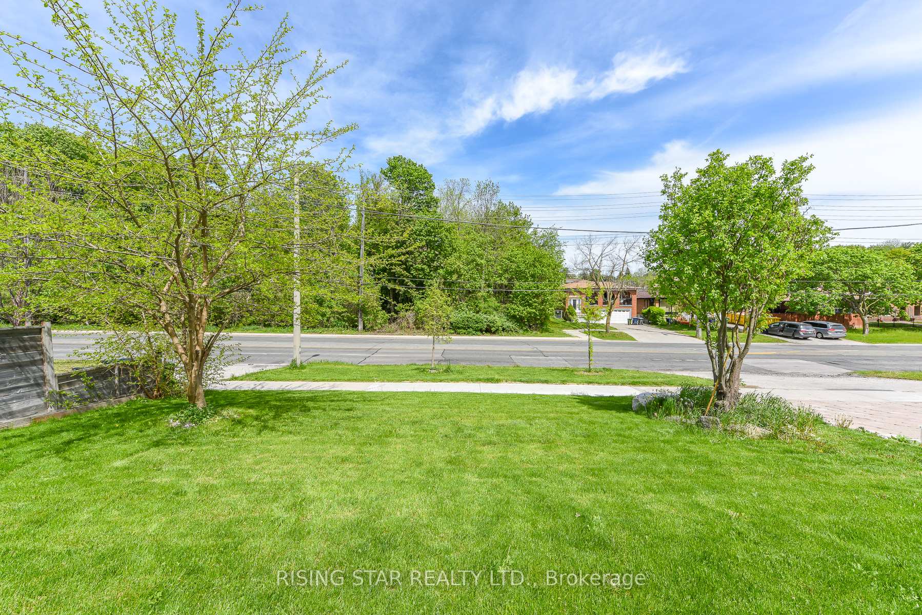 2562 Islington Ave Avenue W, Toronto W10 — photo 4 of 5