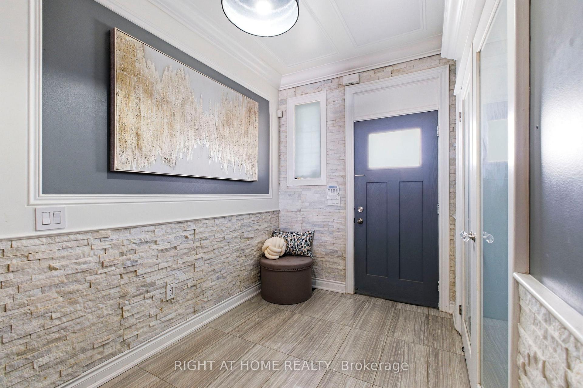 10 Learmont Avenue, Caledon — photo 3 of 5