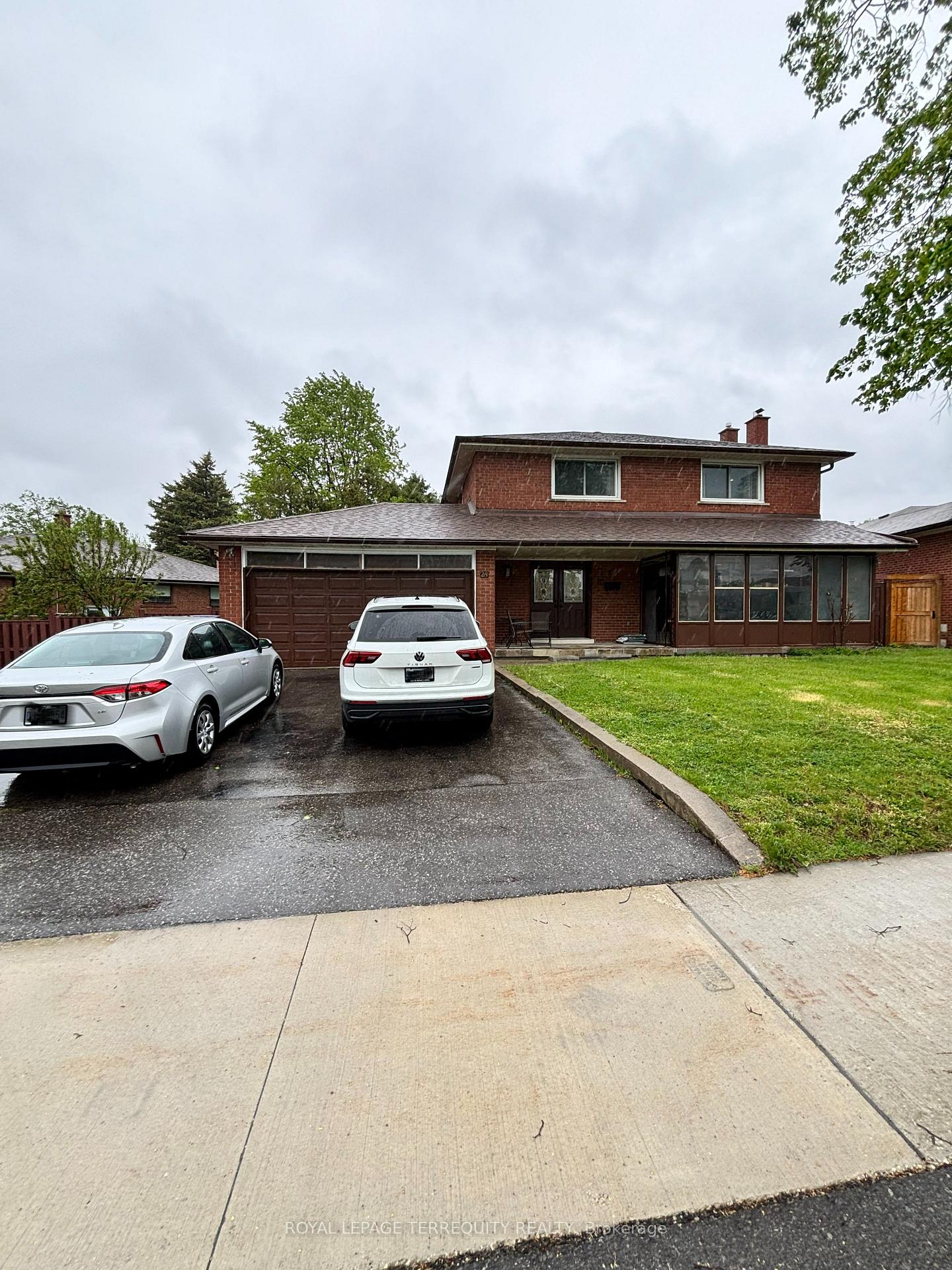 28 Keegan Crescent, Toronto W05 — photo 2 of 5