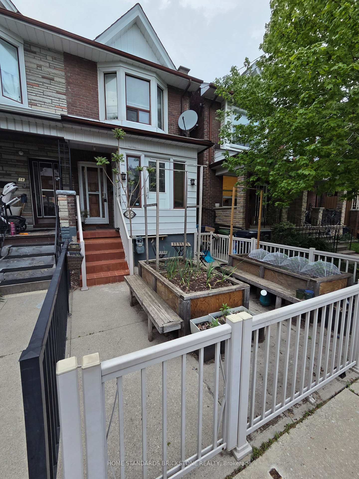 140 Essex Street 2nd Fl, Toronto W02 — photo 2 of 5